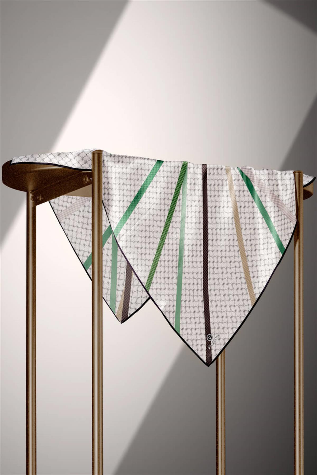 %100 Twill İpek Monogram Ve Şerit Desenli Kahverengi - Zümrüt Yeşili Renkli 90x90 Eşarp Dikim Şekli : El Dikişi