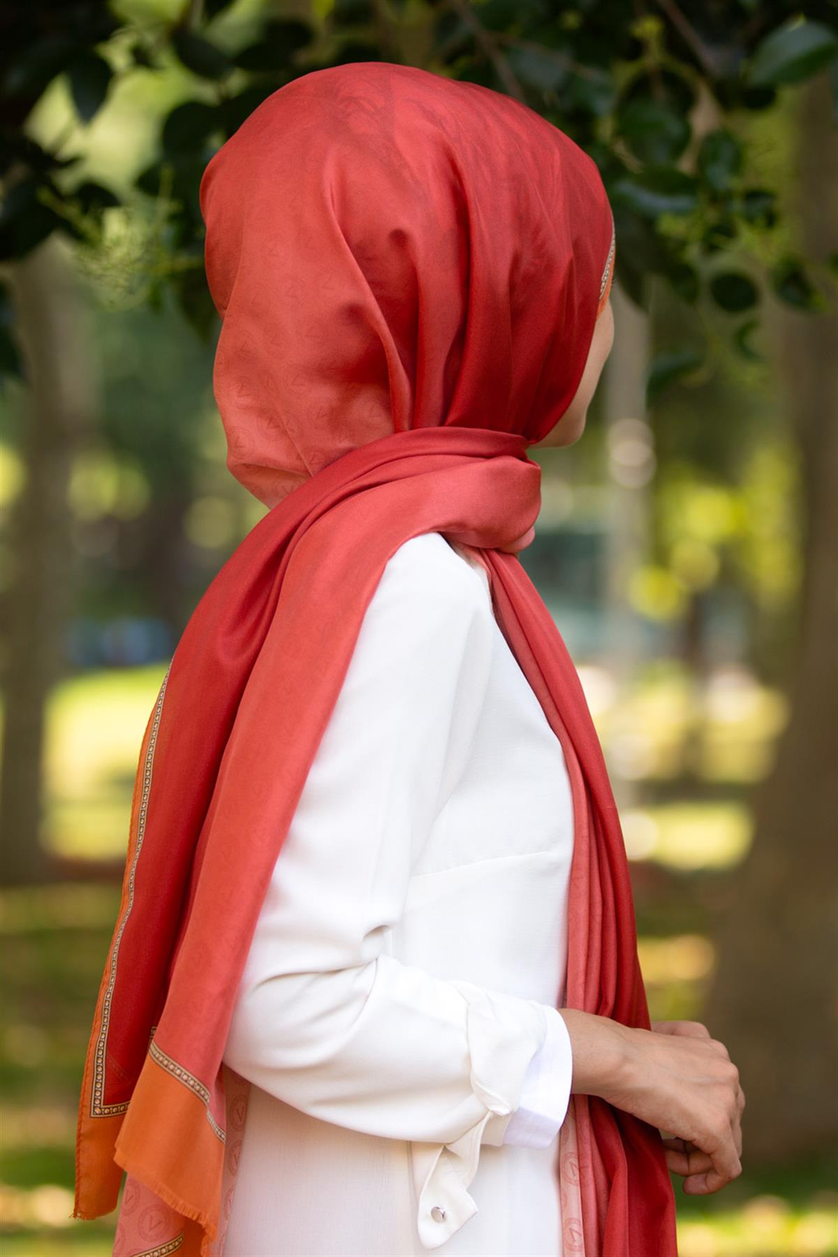 %100 İpek Degradeli Ve Monogram Desenli Taba - Gold Renkli 92x210 Şal