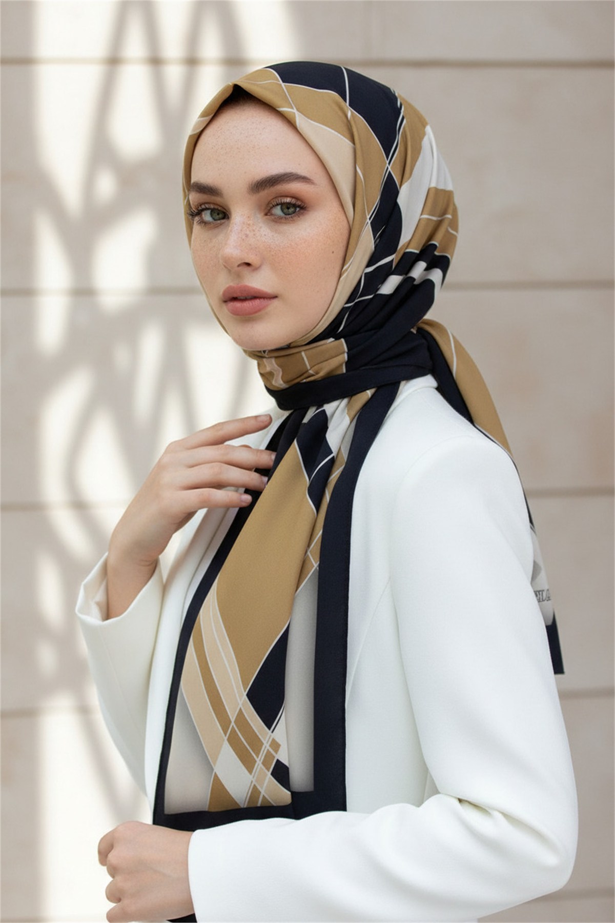 KREP GEOMETRİK DESENLİ SİYAH RENKLİ 75X195 KIRIŞMAZ ŞAL