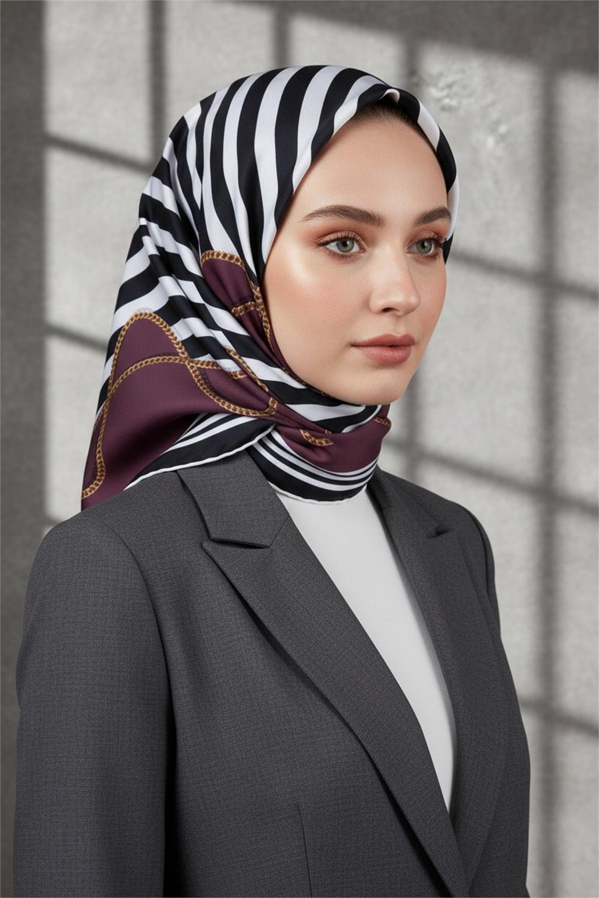 Kristal Geometrik Desenli Siyah - Gül Kurusu Renkli 90x90 Eşarp (İpek İçermez) Kenar Dikiş Şekli El Dikişli