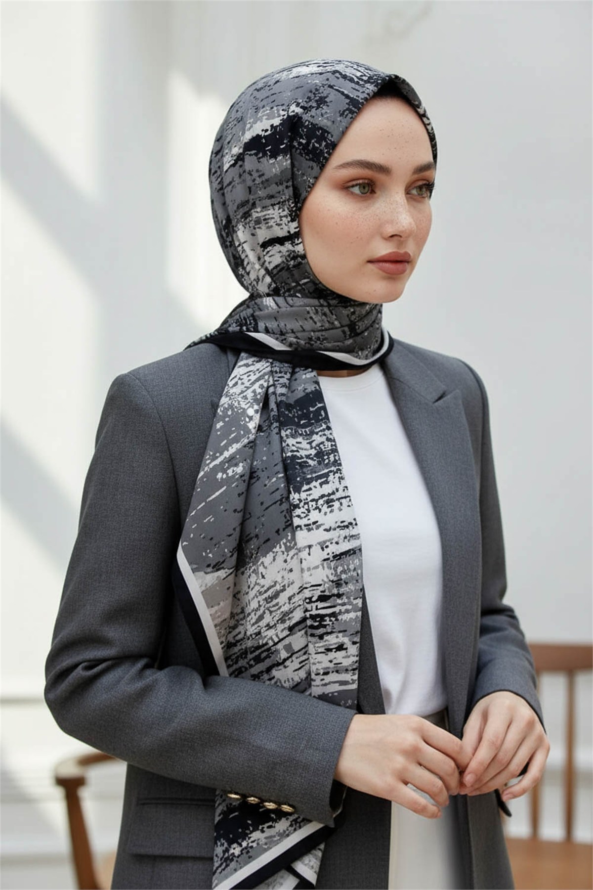 KREP FIRÇA DESENLİ SİYAH RENKLİ 75X195 KIRIŞMAZ ŞAL