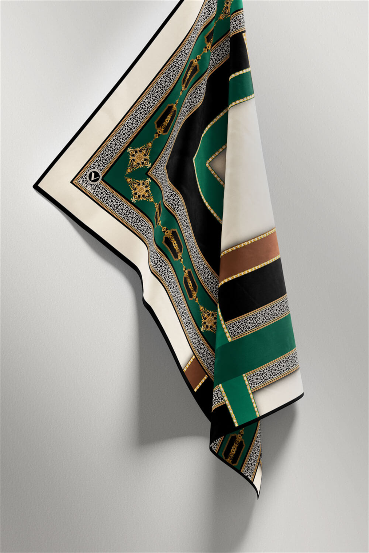 Twill Gold Detaylı ve Antik Motif Desenli Petrol Yeşili Renkli 90x90 Eşarp (İpek İçermez) Kenar Dikiş Şekli El Dikişli