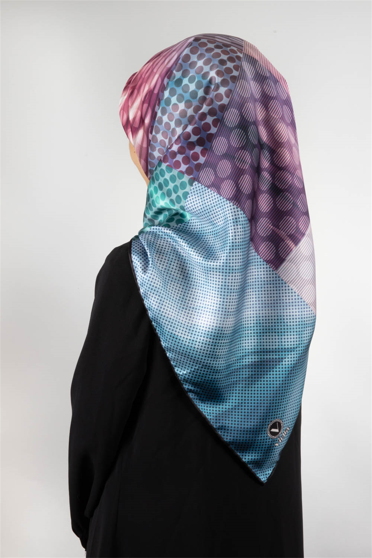 Twill Geometrik Petrol Yeşili Renkli 90x90 Eşarp (İpek İçermez) Kenar Dikiş Şekli El Dikişli
