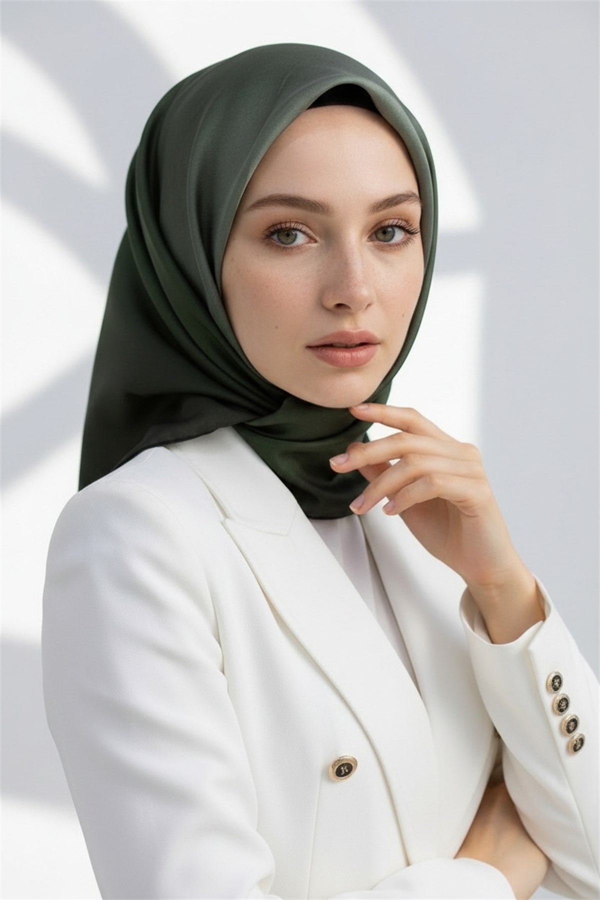 %100 Twill İpek Degrade Desenli Haki Renkli 90x90 Eşarp Dikim Şekli : El Dikişi