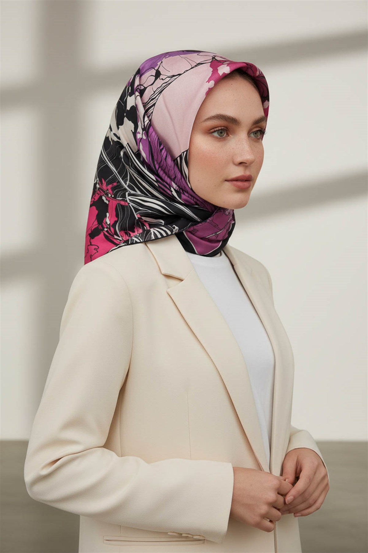%100 Twill İpek Yaprak Desenli Mor - Mürdüm Renkli 90x90 Eşarp Dikim Şekli : El Dikişi