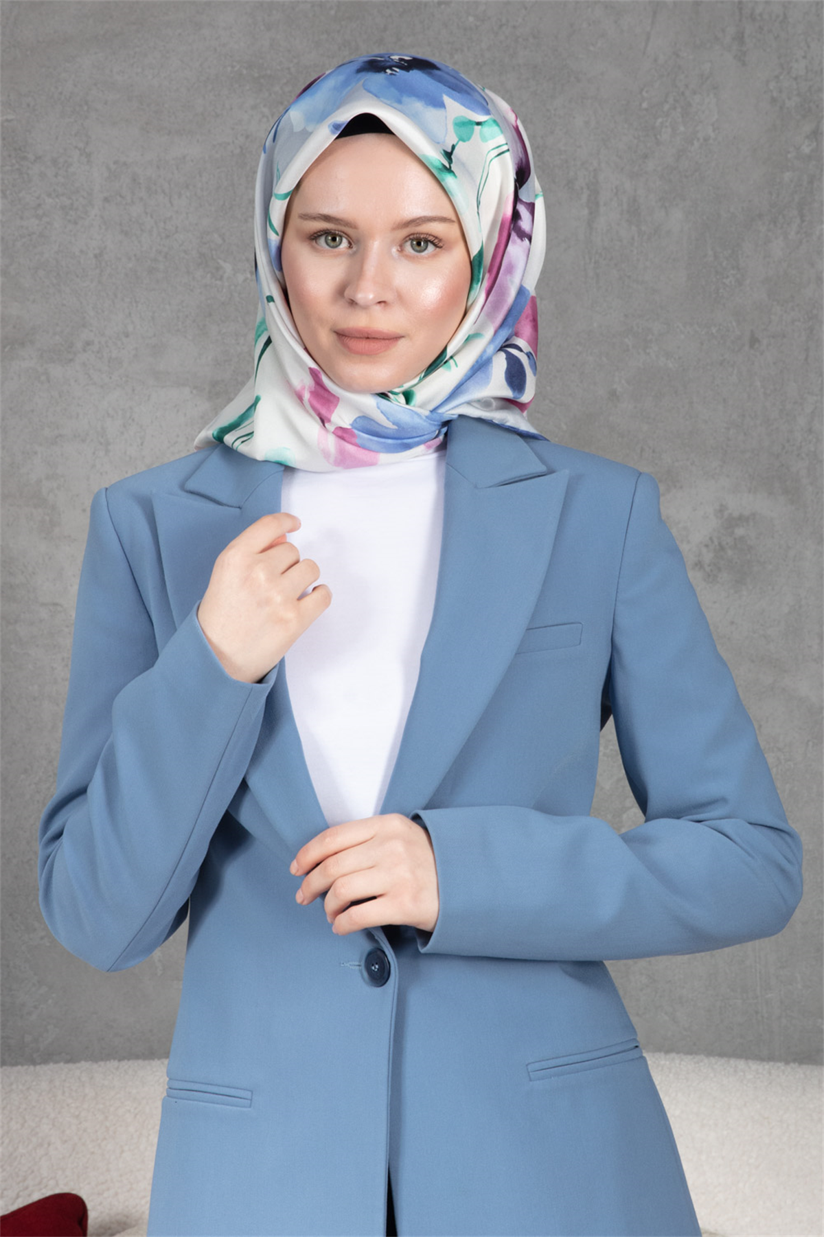 %100 Twill İpek Çiçek Desenli Gül Kurusu - İndigo Renkli 90x90 Dikim Şekli : El Dikişi Eşarp