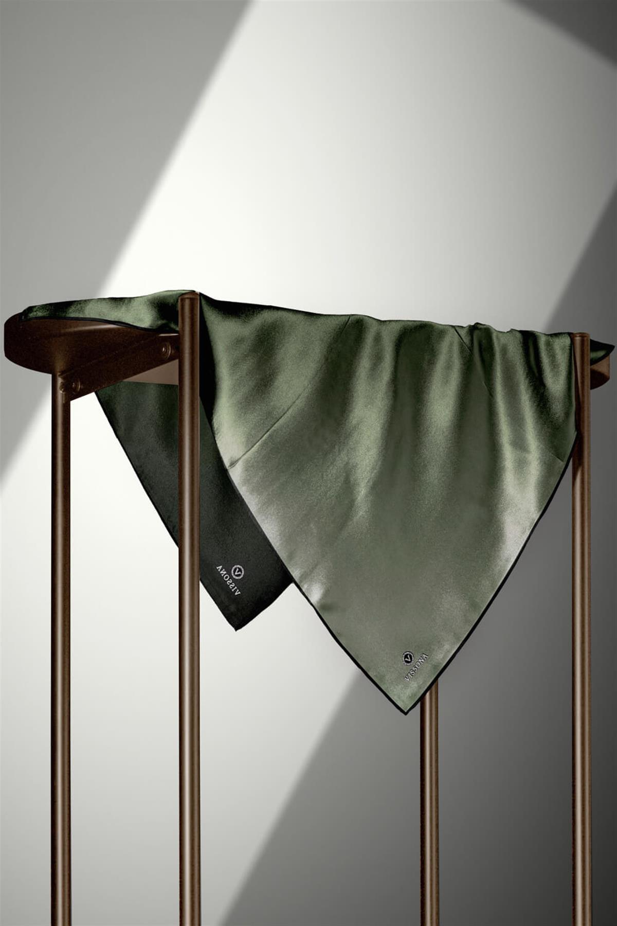 %100 Twill İpek Degrade Desenli Haki Renkli 90x90 Eşarp Dikim Şekli : El Dikişi