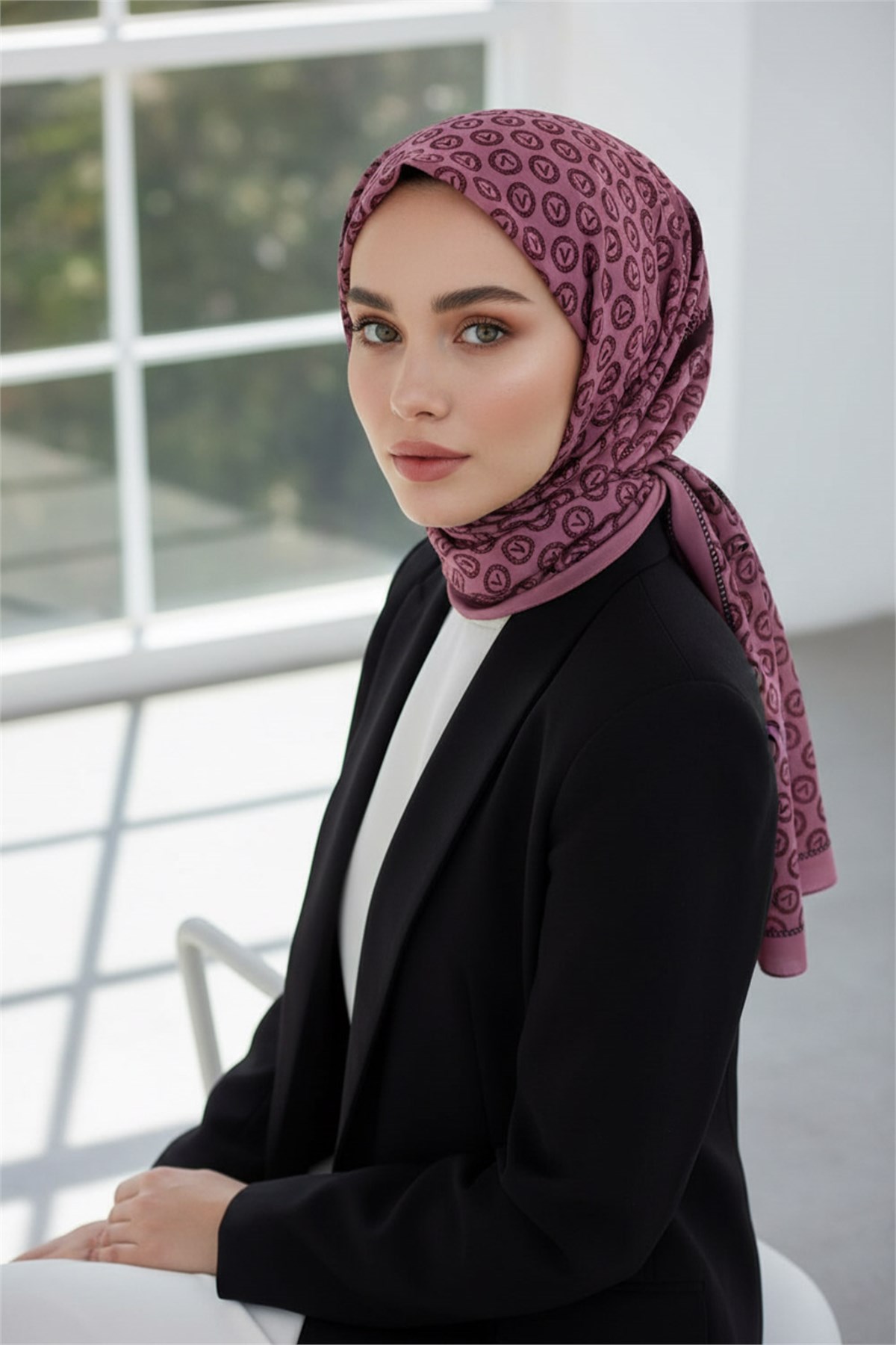 KREP DEGRADELİ MONOGRAM DESENLİ PUDRA RENKLİ 75X195 KIRIŞMAZ ŞAL