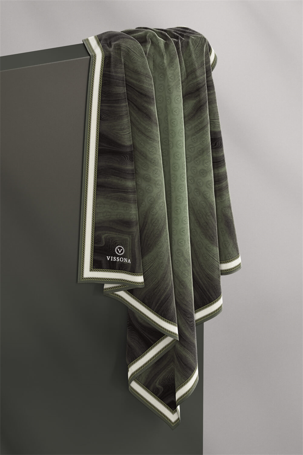 100% Twill İpek Monogram Desenli Haki Renkli 90x90 Dikim Şekli : El Dikişi Eşarp