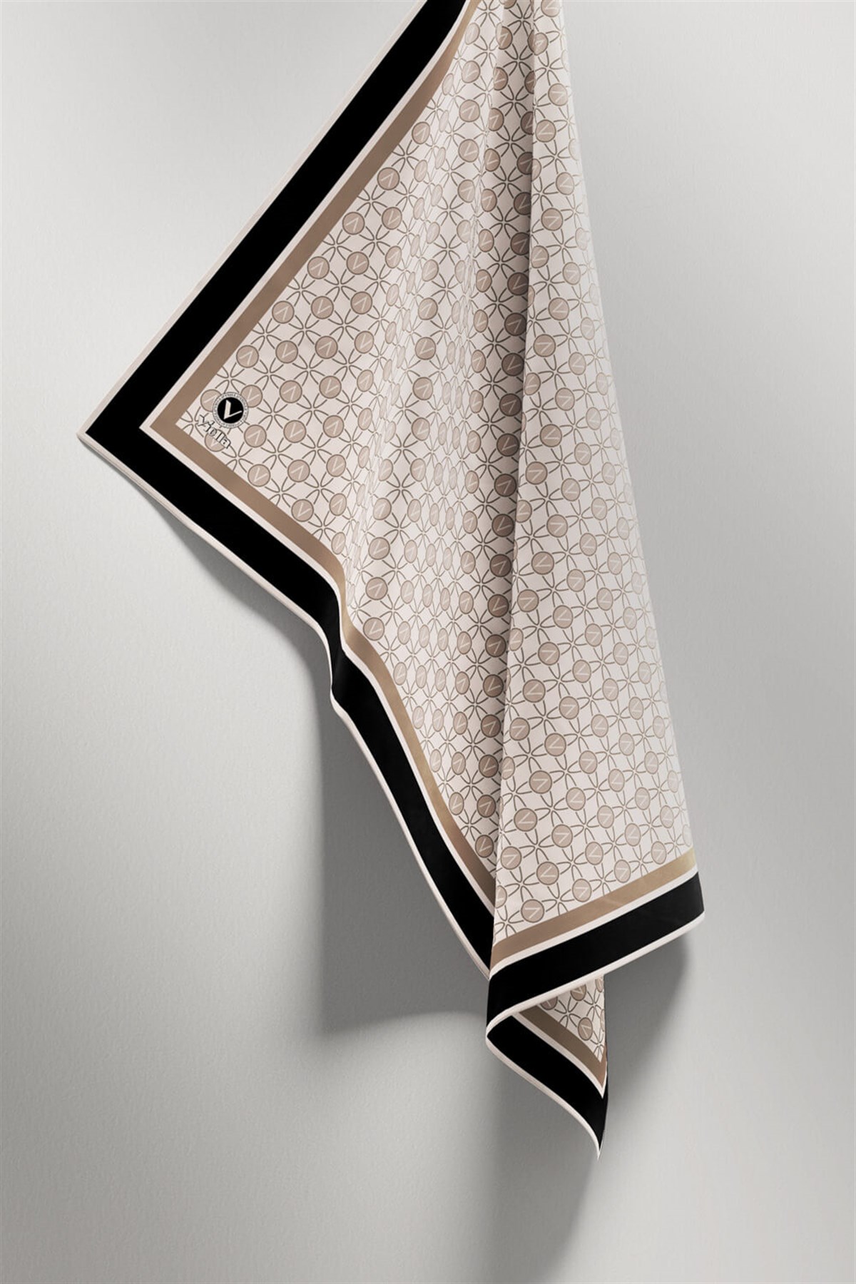 Twill V Desenli Krem Renkli 90x90 Eşarp (İpek İçermez) Dikim Şekli : El Dikişi