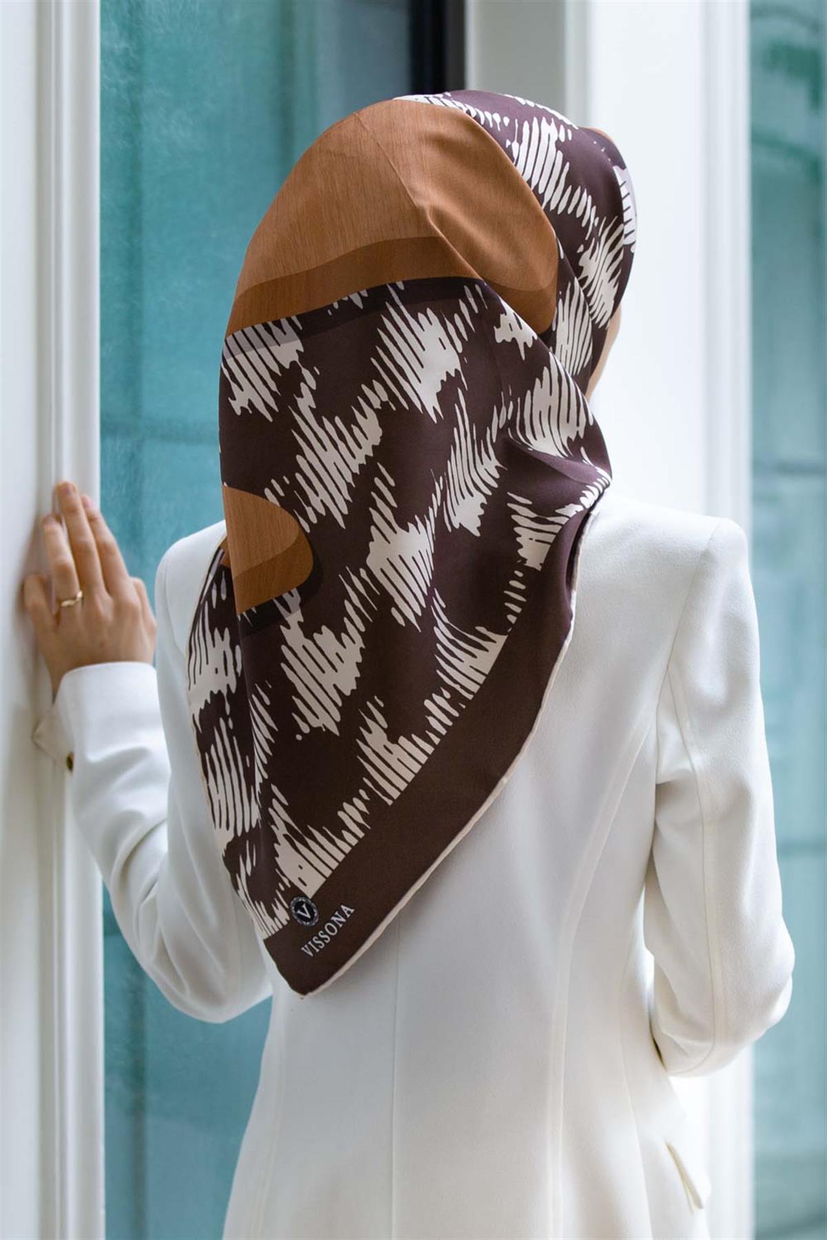 %100 Twill İpek Kazayağı Desenli Kahverengi - Bakır Renkli 90x90 Eşarp Kenar Dikiş Şekli El Dikişli