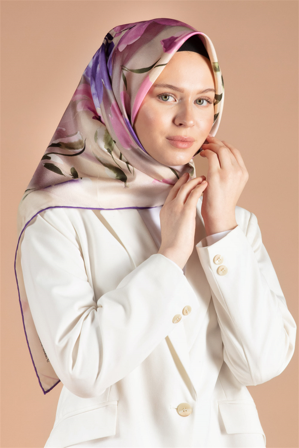 %100 Twill İpek Çiçek Desenli Mor - Pembe Renkli 90x90 Dikim Şekli : El Dikişi Eşarp