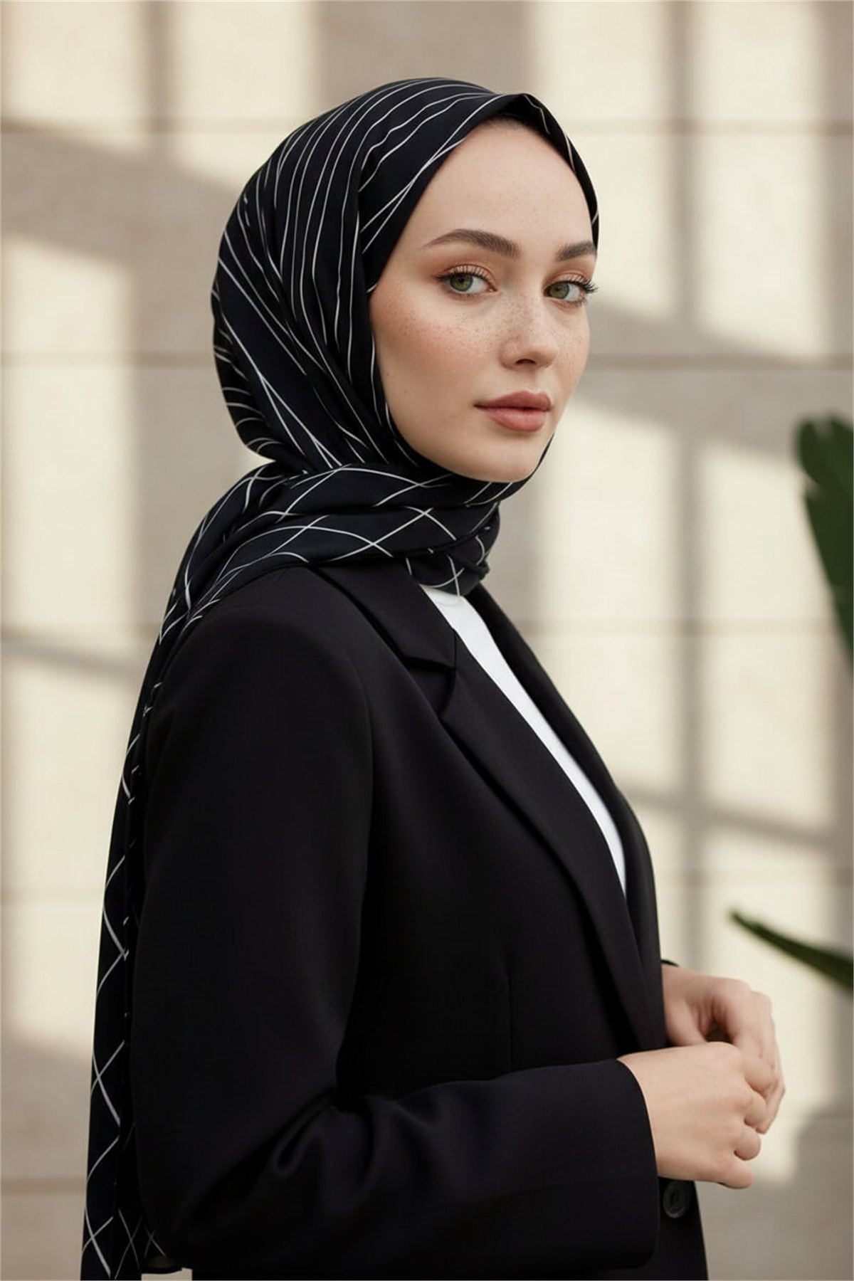 KREP GEOMETRİK DESENLİ SİYAH RENKLİ 75X195 KIRIŞMAZ ŞAL