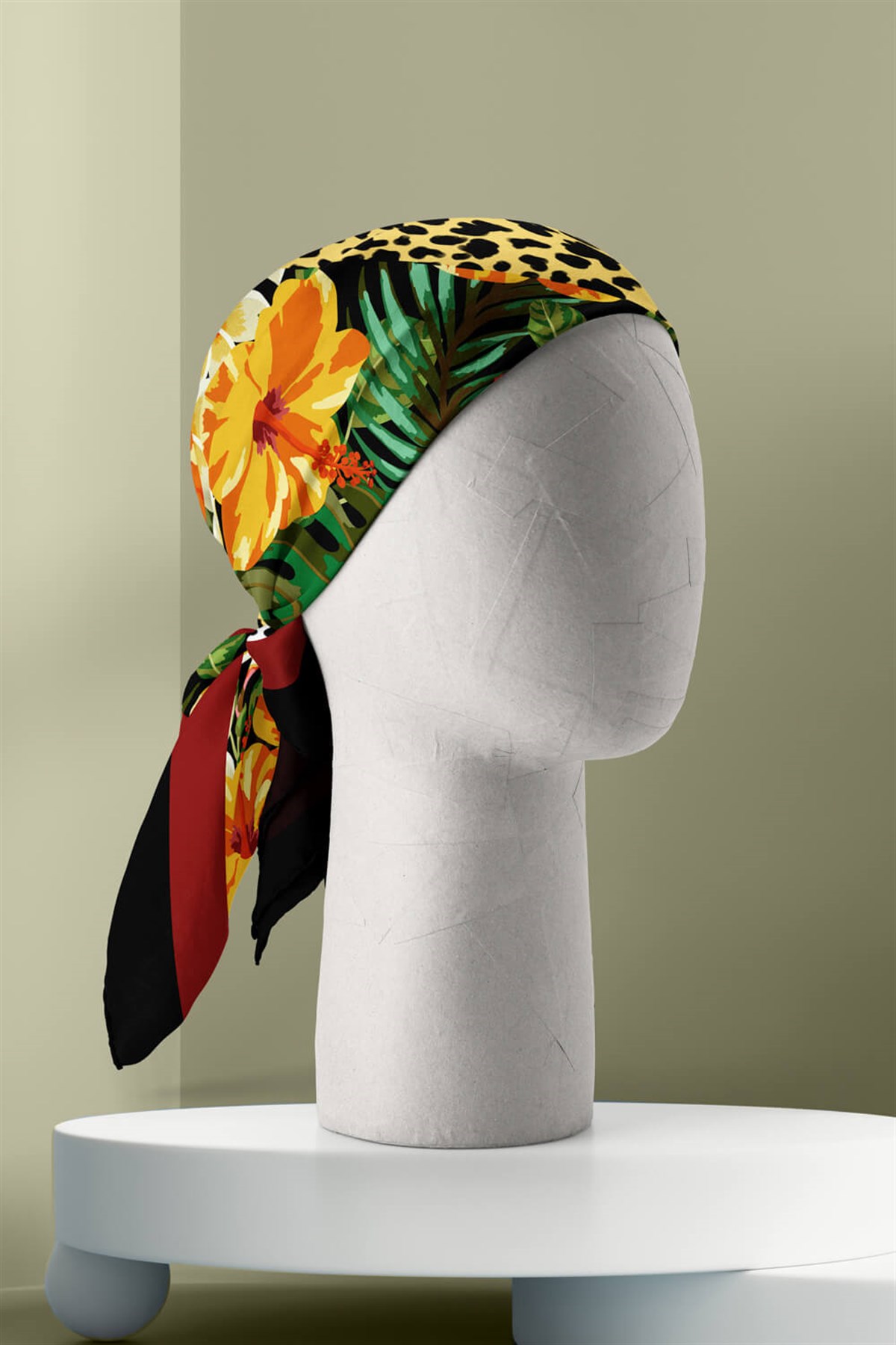 Violla Kadın Turuncu Siyah Beyaz Çiçek Desenli 50x50 Bandana