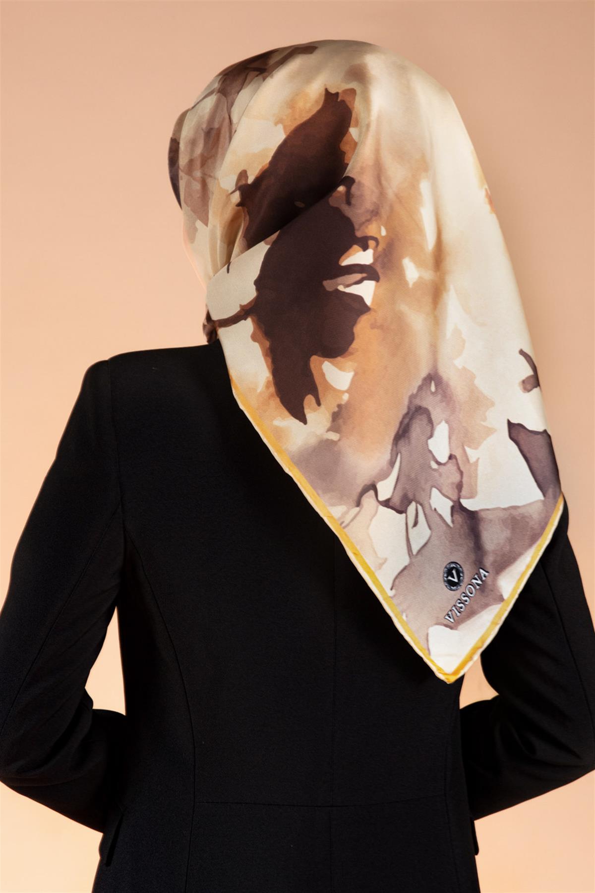 %100 Twill İpek Yaprak Desenli Bej - Hardal Renkli 90x90 Eşarp Dikim Şekli : El Dikişi