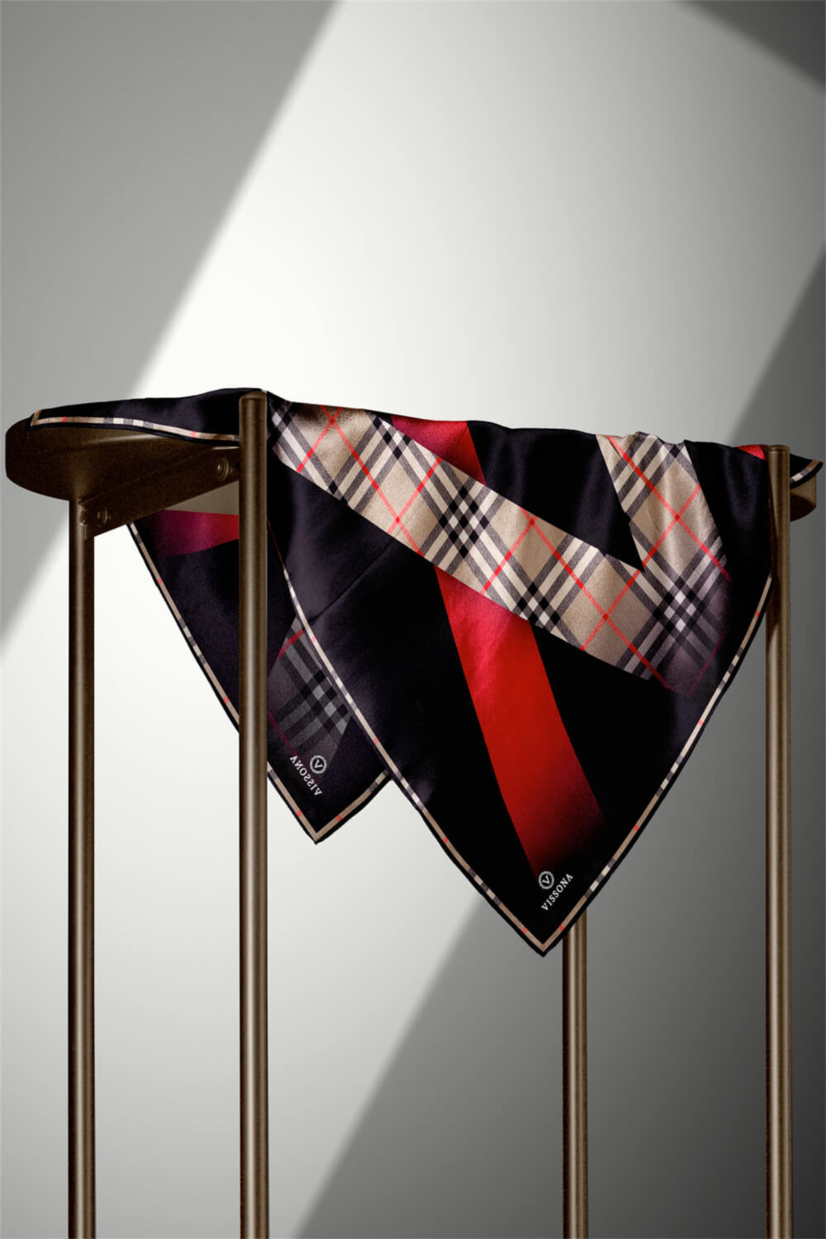 % 57 İPEK % 43 VİSKON Twill İpek Ekose Desenli Kırmızı - Siyah Renkli 90x90 Eşarp Dikim Şekli : El Dikişi