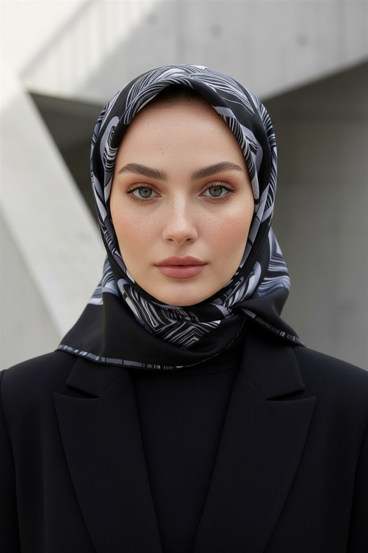 %100 Twill İpek Geometrik Kare Desenli Siyah - Beyaz Renkli 90x90 Eşarp Dikim Şekli : El Dikişi