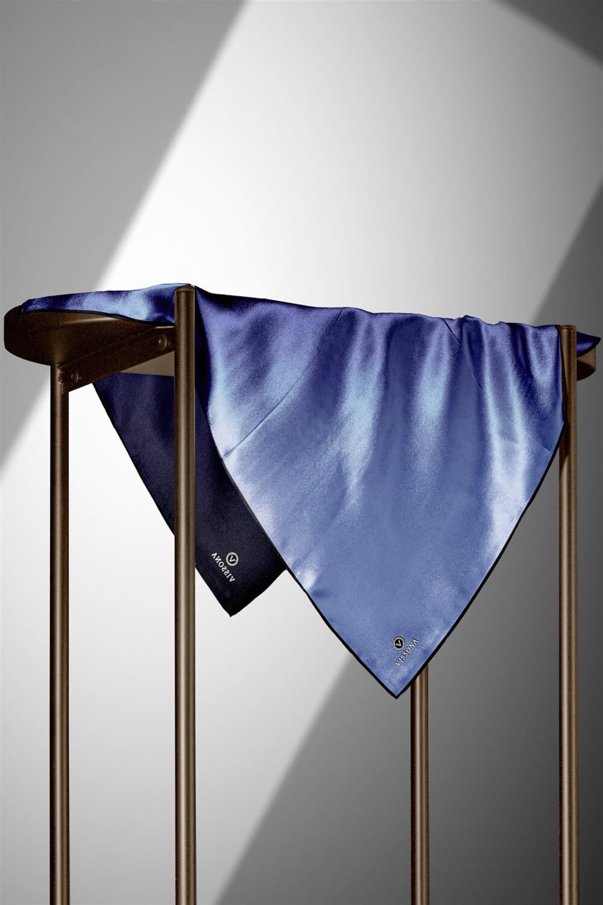 %100 Twill İpek Degrade Desenli Lacivert Renkli 90x90 Eşarp Dikim Şekli : El Dikişi