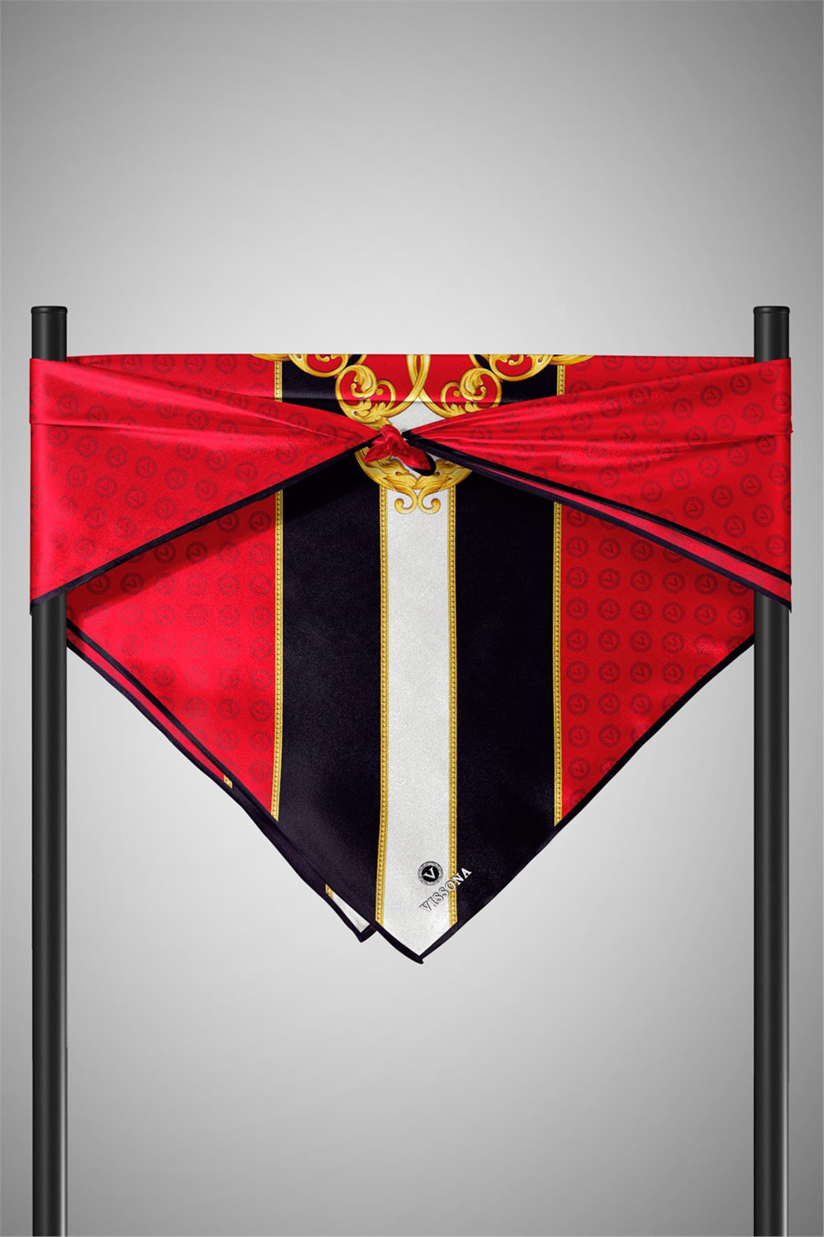 %100 Twill İpek Monogram Ve Barok Desenli Kırmızı - Siyah Renkli 90x90 Eşarp Dikim Şekli : El Dikişi