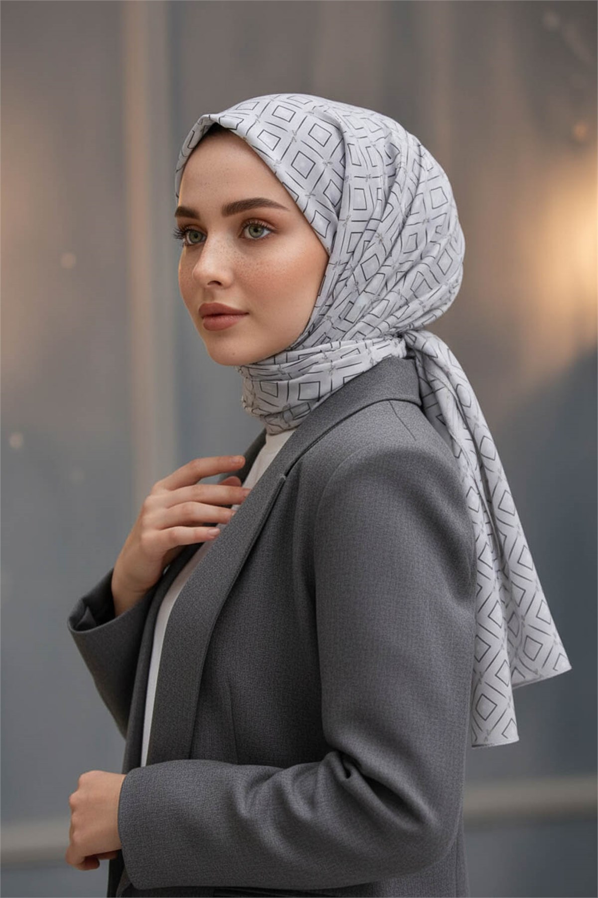 KREP GEOMETRİK DESENLİ GÜMÜŞ RENKLİ 75X195 KIRIŞMAZ ŞAL