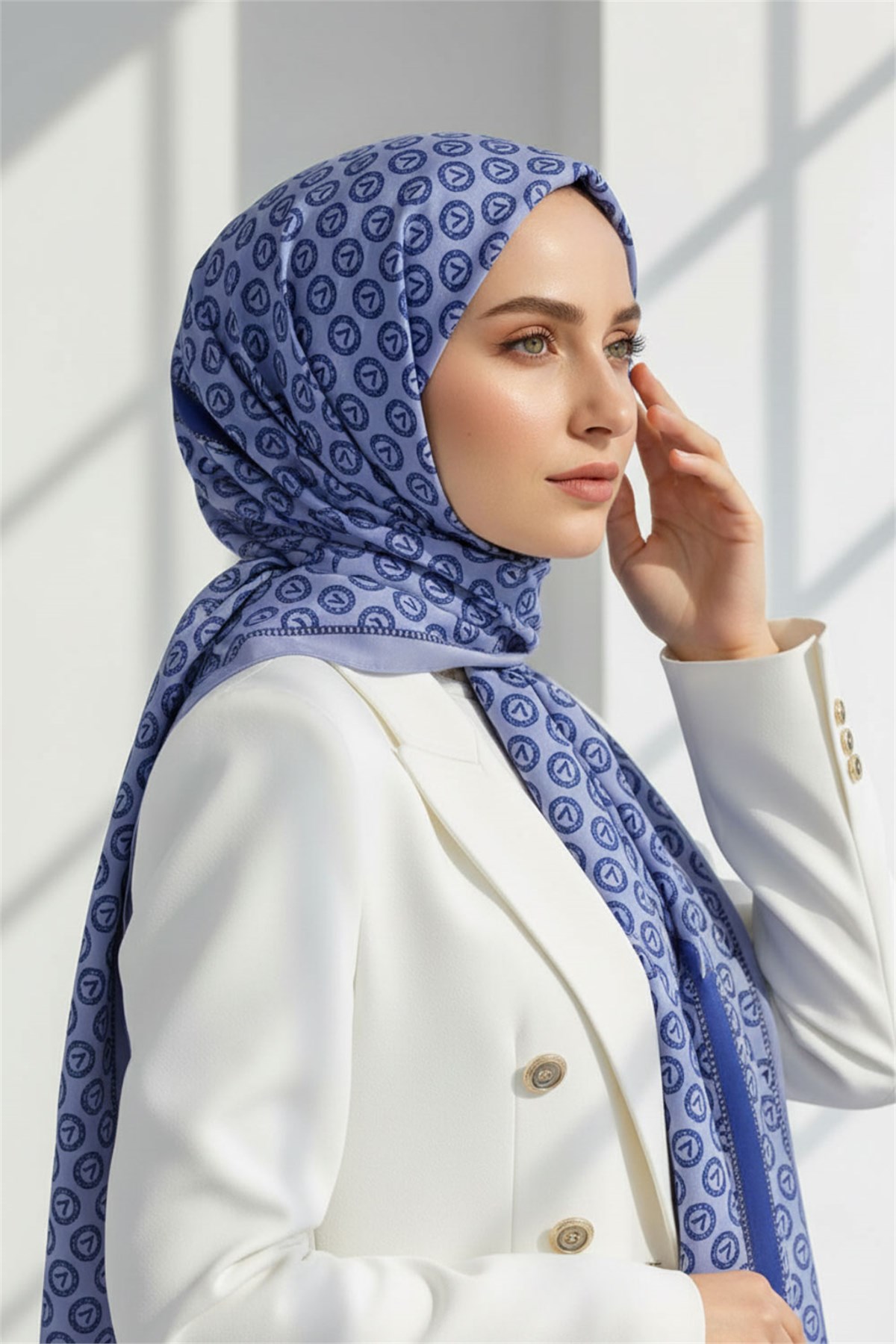 KREP DEGRADELİ MONOGRAM DESENLİ İNDİGO RENKLİ 75X195 KIRIŞMAZ ŞAL