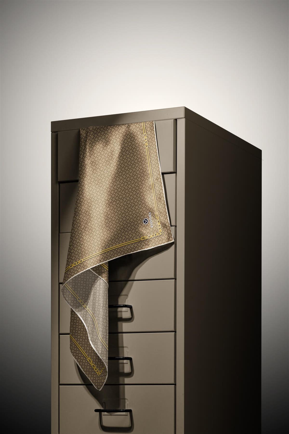 %100 Twill İpek Zincir Desenli Vizon - Gold Renkli 90x90 Eşarp Dikim Şekli : El Dikişi