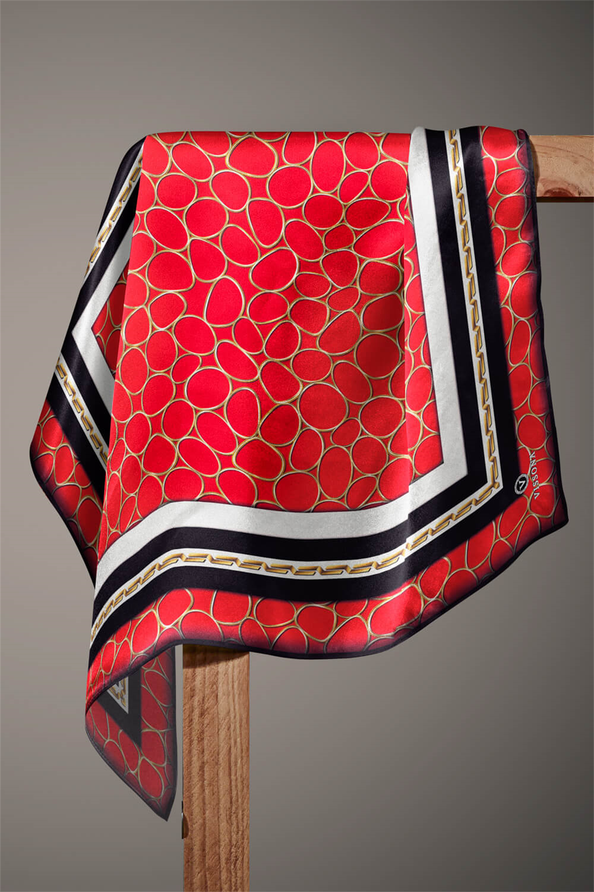 %100 Twill İpek Zincir Desenli Kırmızı - Siyah Renkli 90x90 Eşarp Kenar Dikiş Şekli El Dikişli