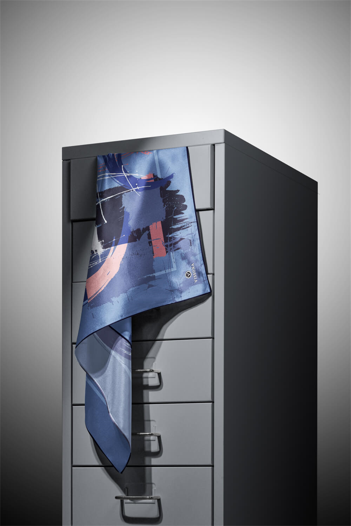 % 57 İPEK % 43 VİSKON Twill İpek Geometrik Desenli İndigo - Gül Kurusu Renkli 90x90 Eşarp Dikim Şekli : El Dikişi