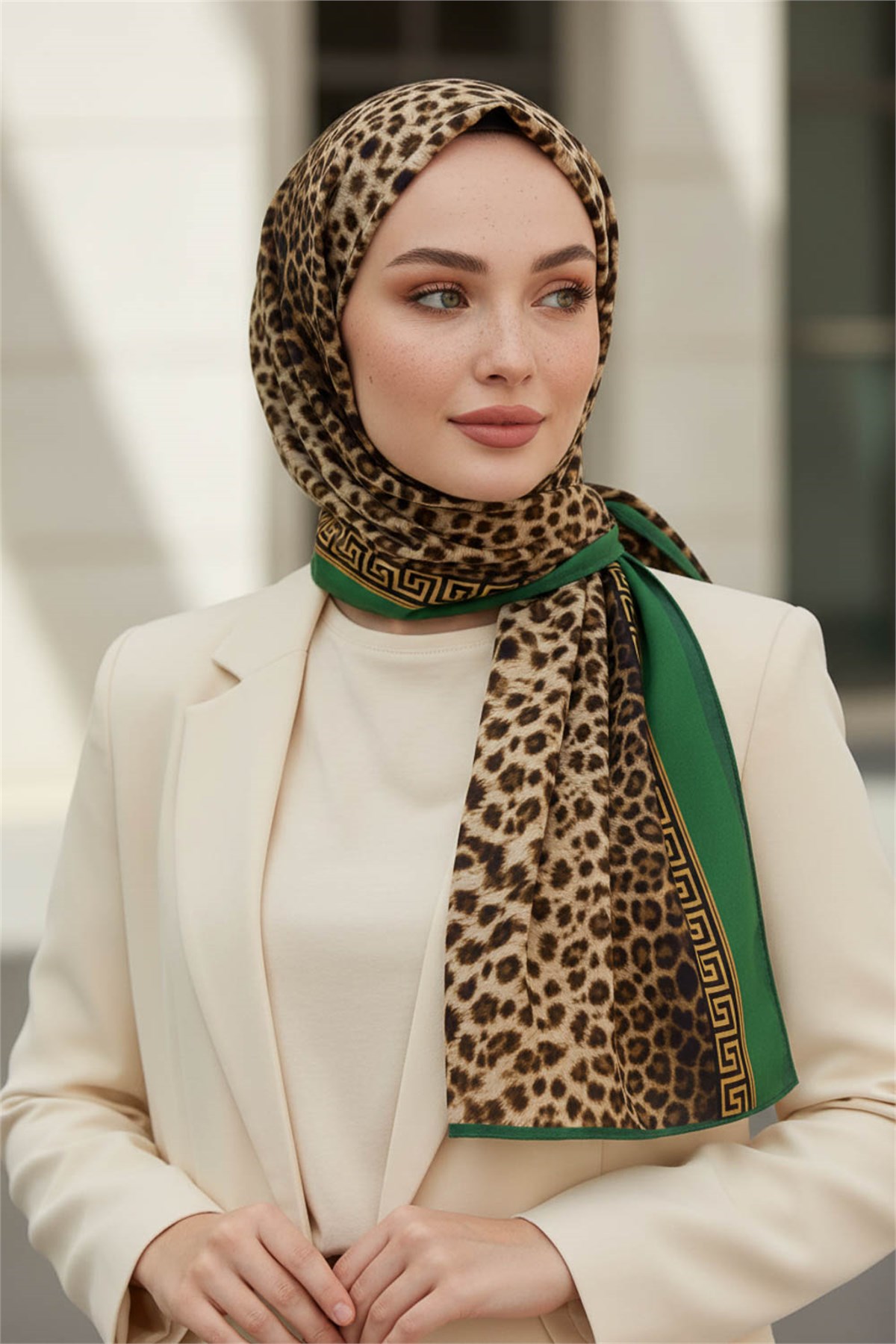 KREP BAROK BARDÜRLÜ LEOPAR DESENLİ HARDAL - ZÜMRÜT YEŞİLİ RENKLİ 75X195 KIRIŞMAZ ŞAL