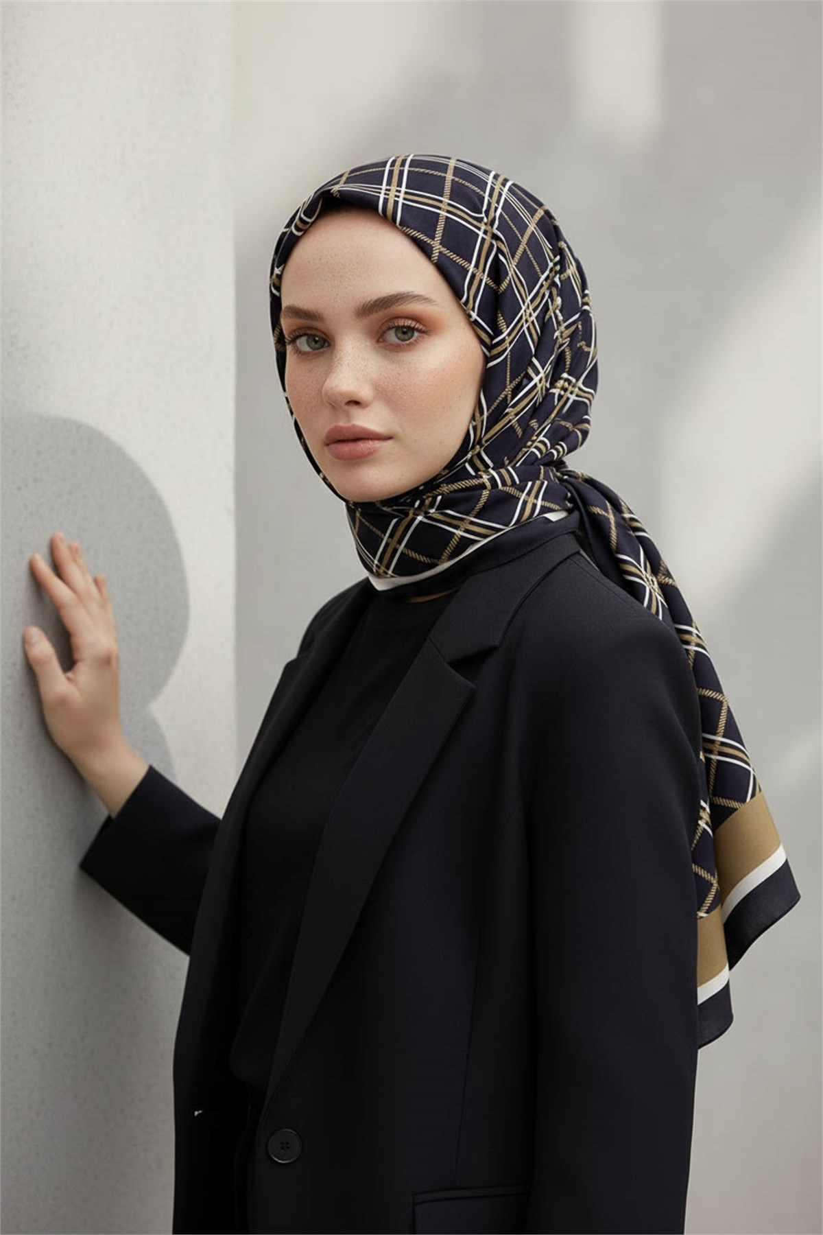 KREP EKOSE DESENLİ SİYAH - VİZON RENKLİ 75X195 KIRIŞMAZ ŞAL