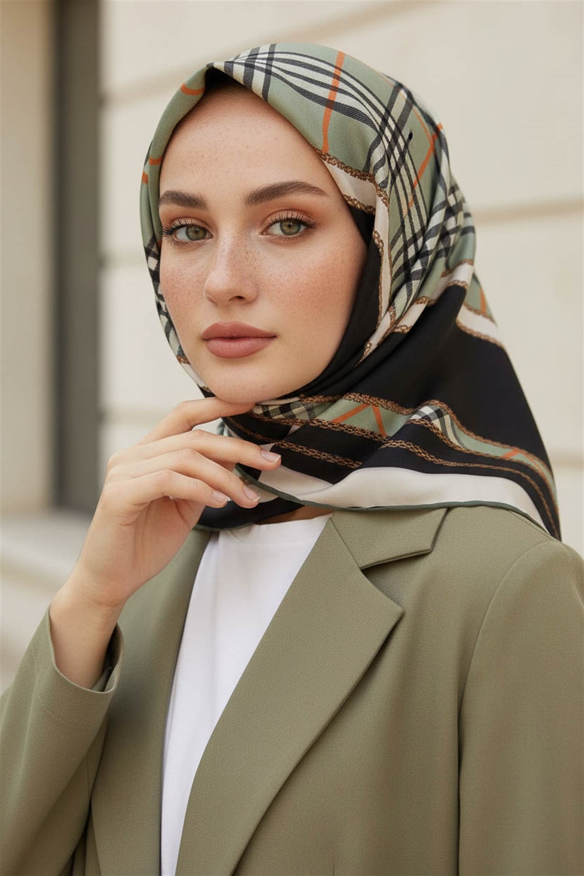 %100 Twill İpek Ekose Desenli Çağla Yeşili Renkli 90x90 Eşarp Dikim Şekli : El Dikişi