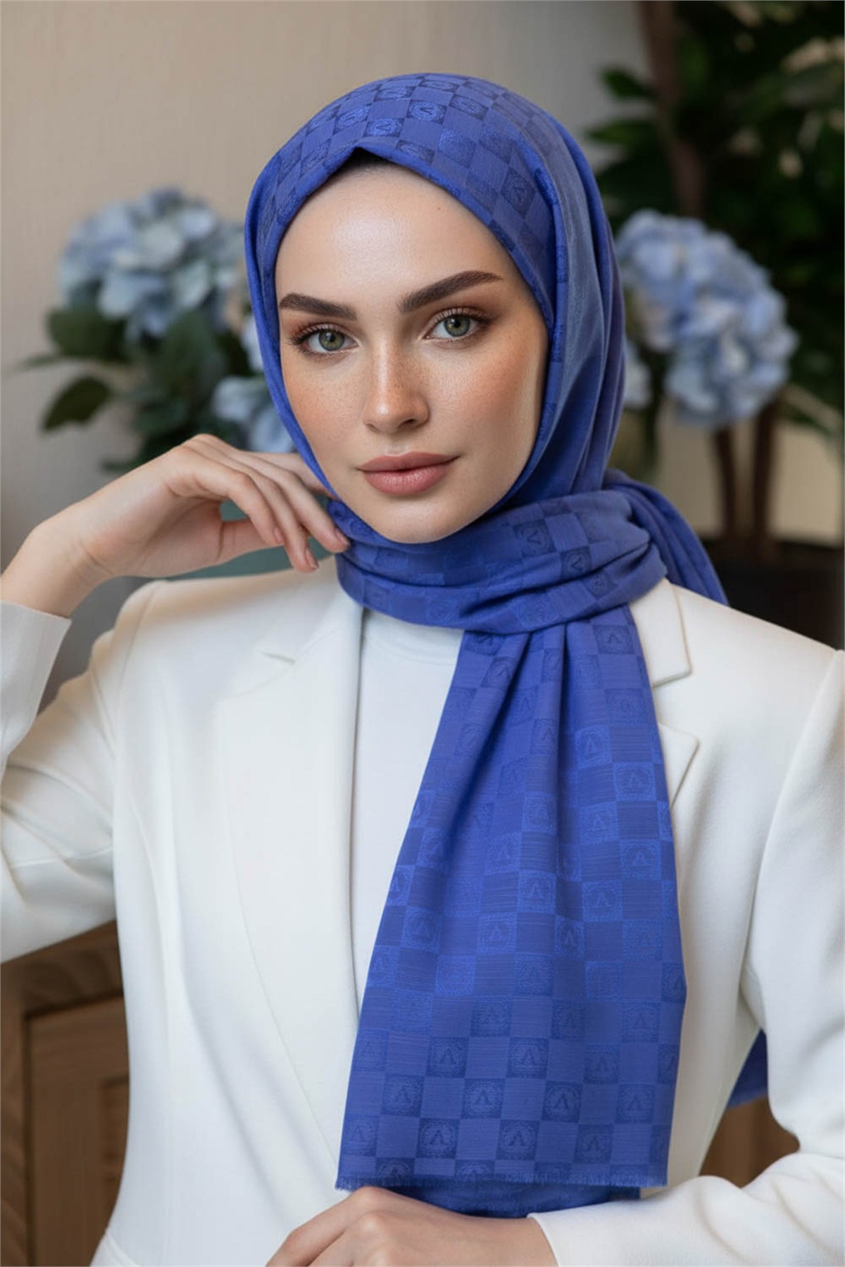 Vissona %57 İPEK %43 PAMUK Monogram Desenli Saks Renkli Şal -  70x190 Dikiş Tipi İtalyan Dikişli