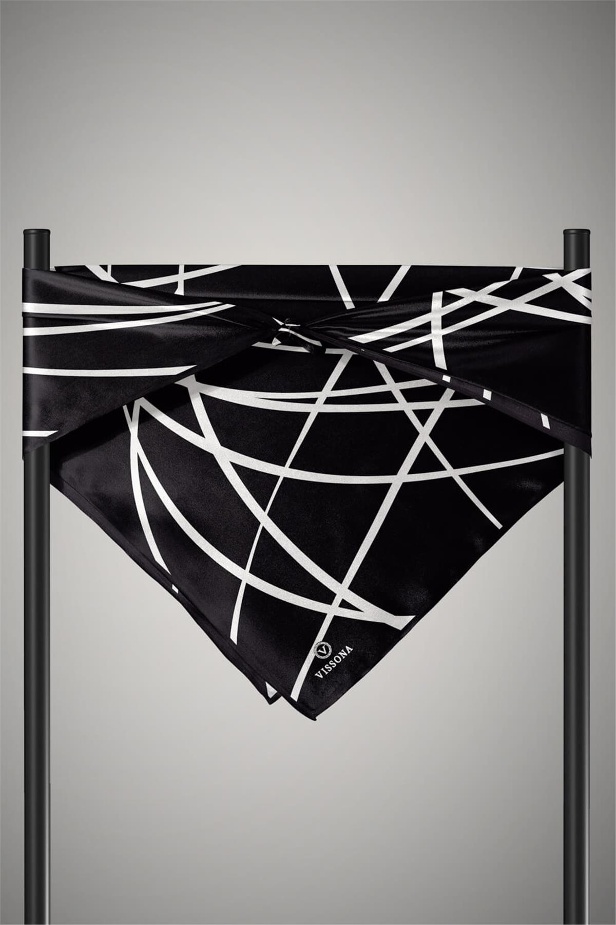 %100 Twill İpek Çizgili Desenli Siyah - Beyaz Renkli 90x90 Eşarp Dikim Şekli : El Dikişi