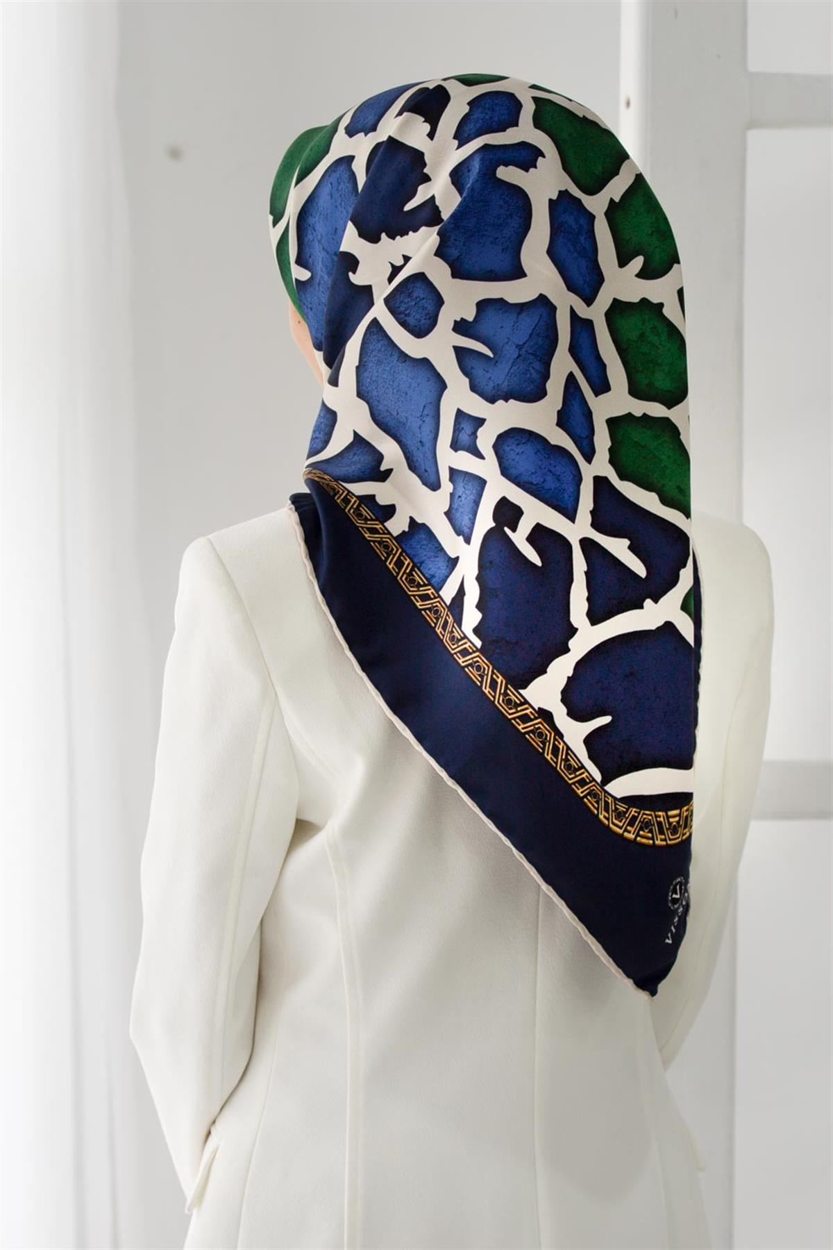 %100 Twill İpek Zürafa Desenli Saks - Zümrüt Yeşili Renkli 90x90 Eşarp Dikim Şekli : El Dikişi