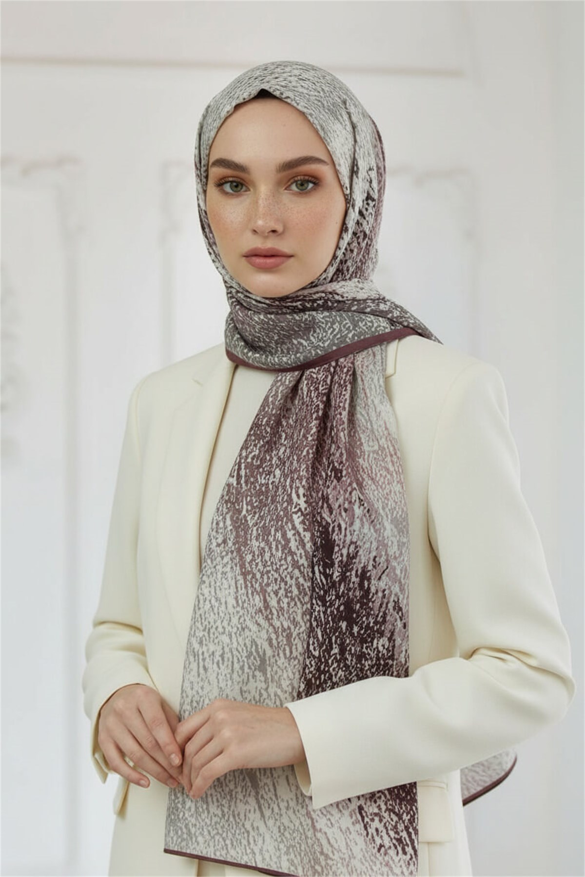 KREP ZİKZAK GEOMETRİK DESENLİ PUDRA RENKLİ 75X195 KIRIŞMAZ ŞAL