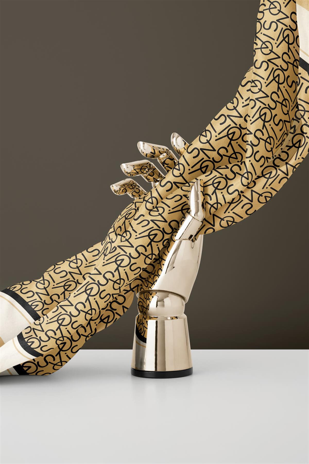 %100 Twill İpek Harf Desenli Gold - Siyah Renkli 90x90 Eşarp Dikim Şekli : El Dikişi