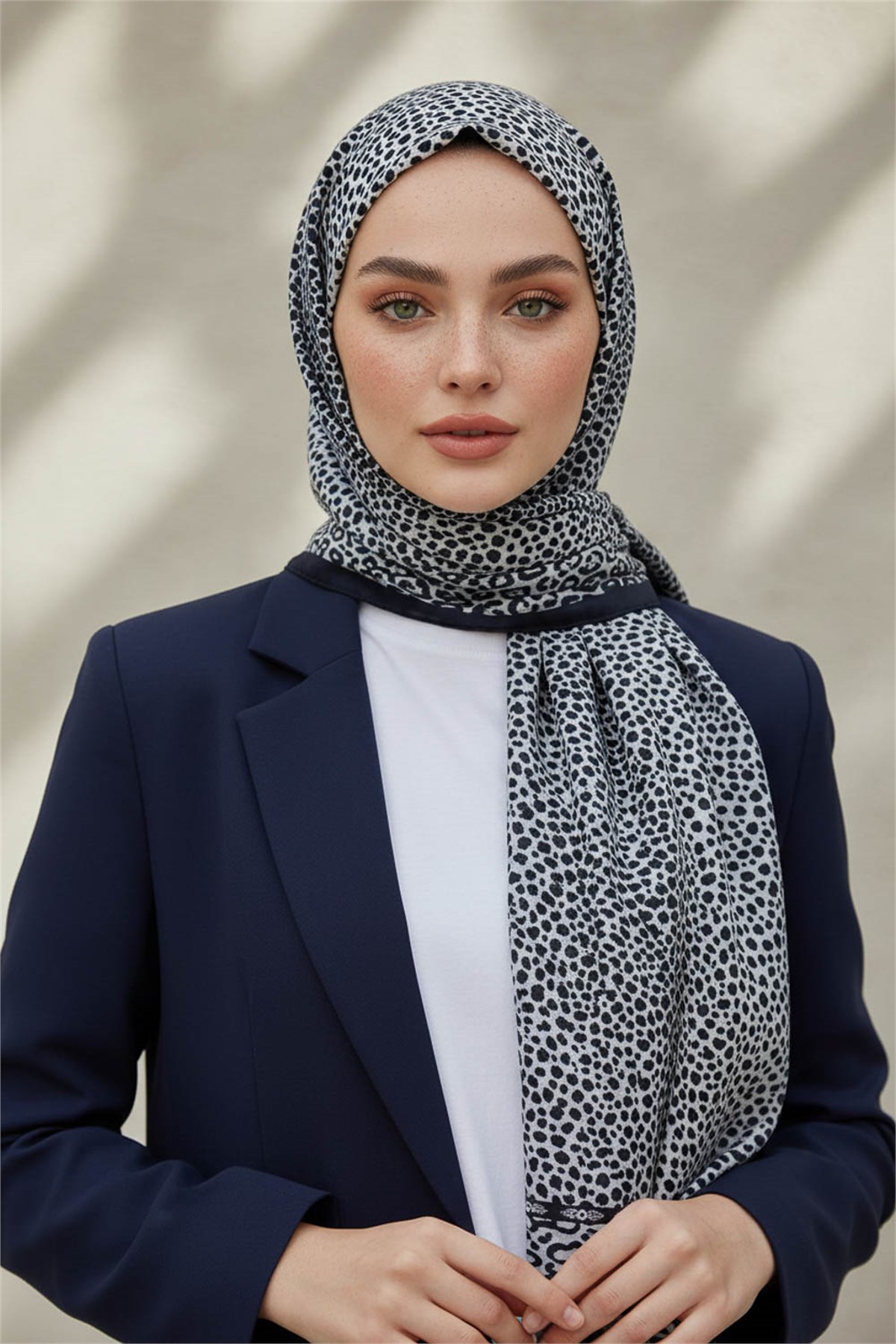 KREP LEOPAR DESENLİ GRİ RENKLİ 75X195 KIRIŞMAZ ŞAL