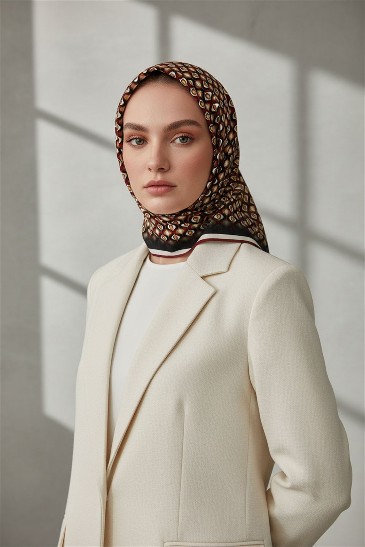 Twill Çıtır Desenli Bordo Renkli 90x90 Eşarp (İpek İçermez) Kenar Dikiş Şekli El Dikişli