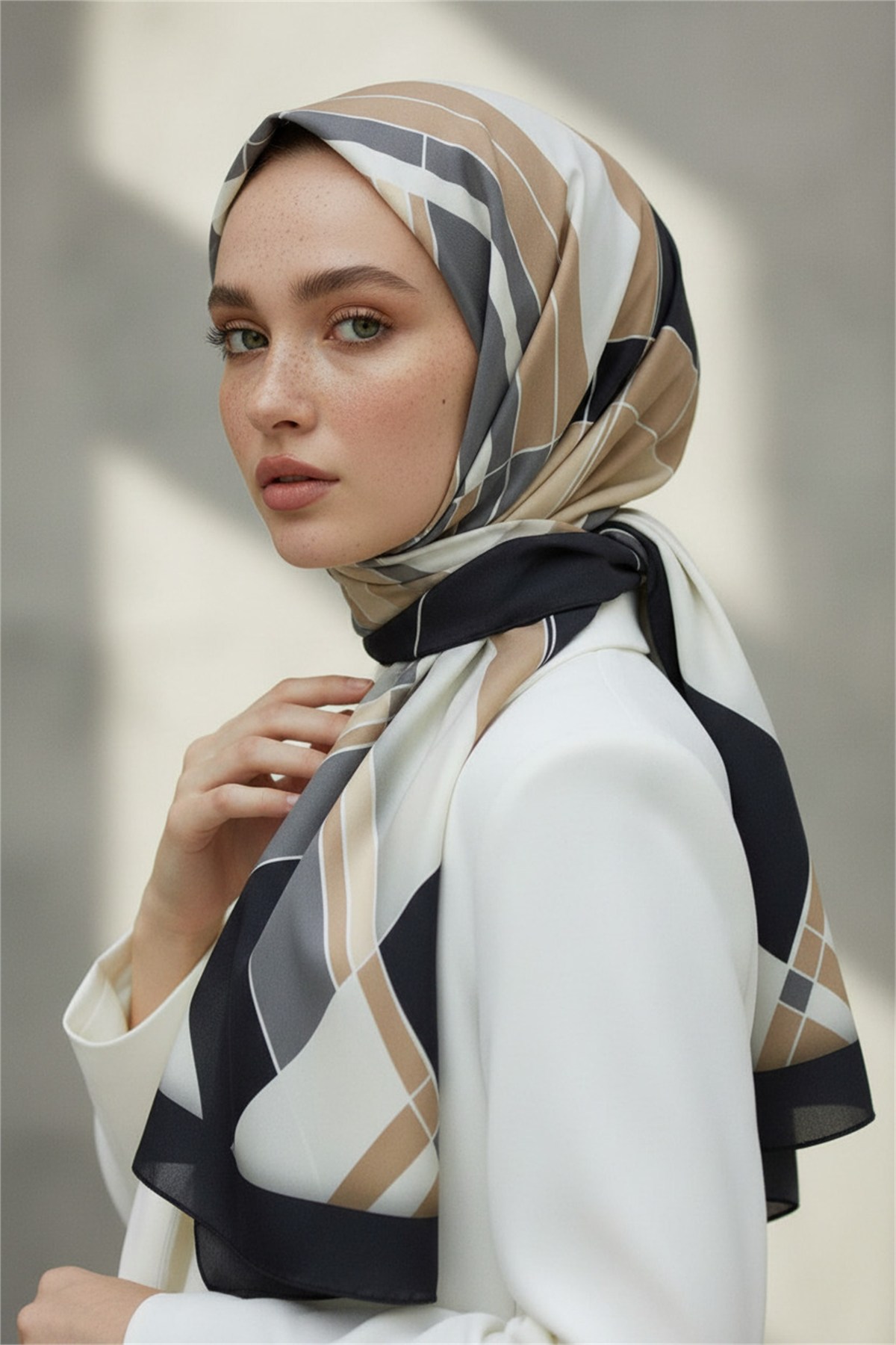 KREP GEOMETRİK DESENLİ GRİ RENKLİ 75X195 KIRIŞMAZ ŞAL