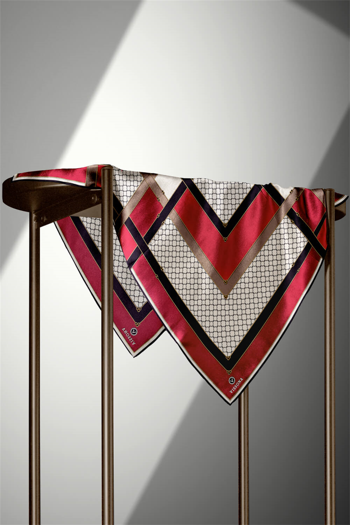 %100 Twill İpek Geometrik Desenli Bordo - Siyah Renkli 90x90 Eşarp Dikim Şekli : El Dikişi