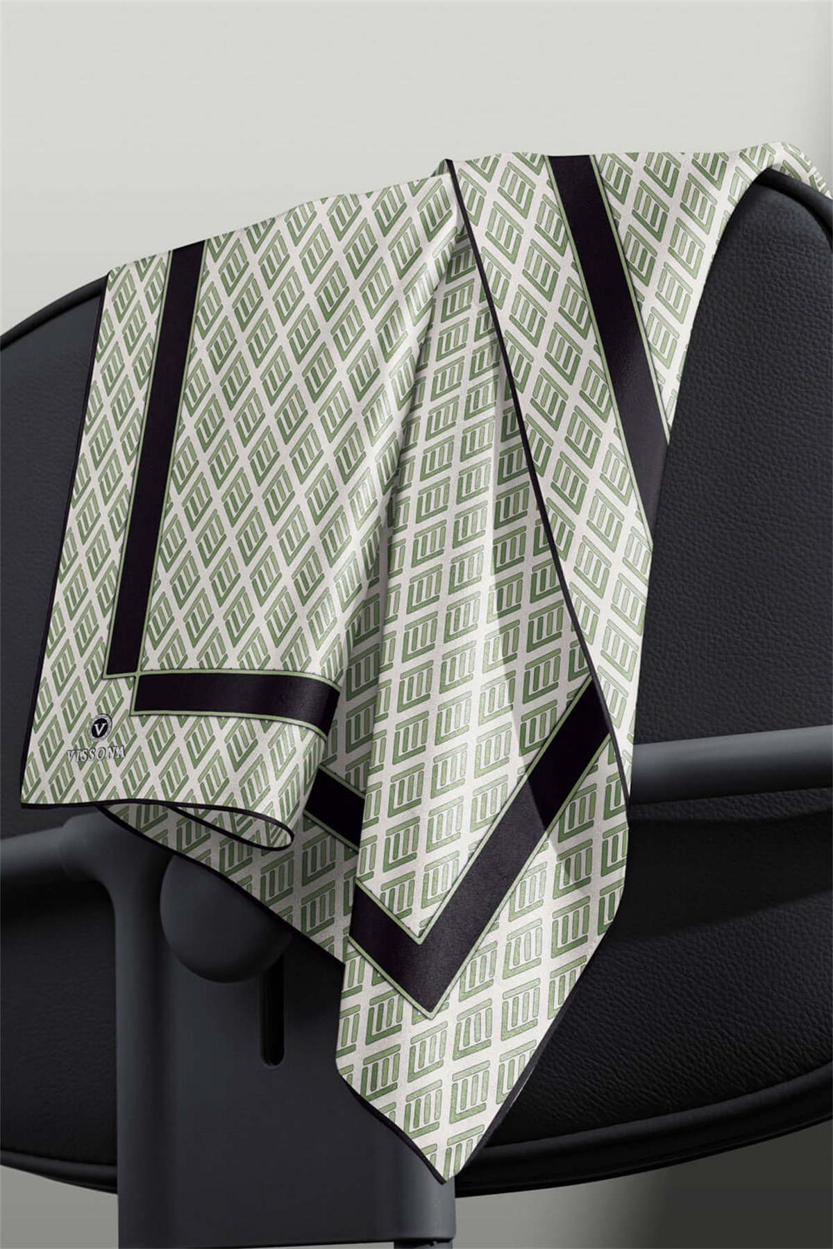 % 57 İPEK % 43 VİSKON Twill İpek Geometrik Desenli Krem - Çağla Renkli 90x90 Eşarp Dikim Şekli : El Dikişi