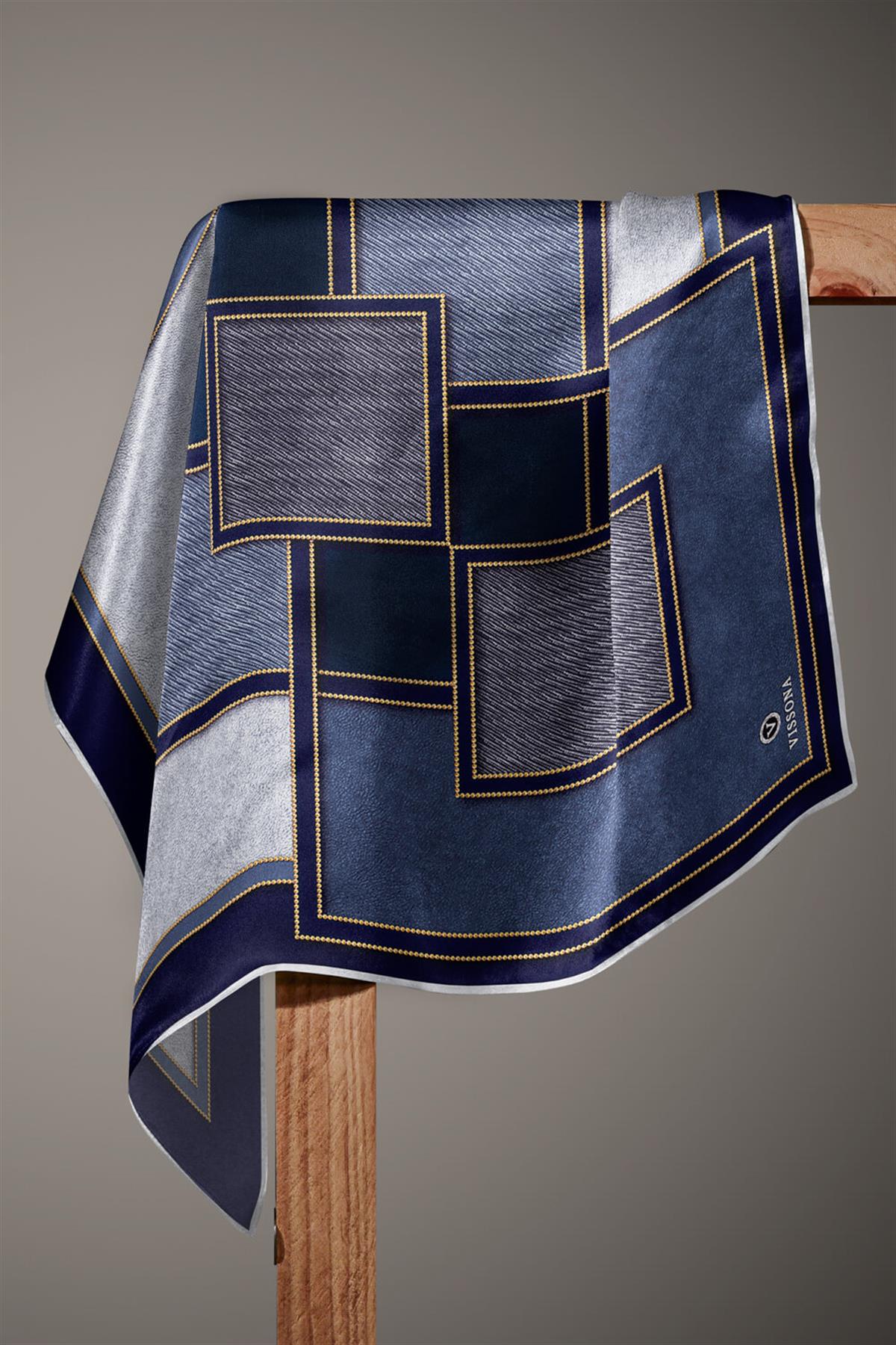 100% Twill İpek Gold Detaylı Kare Desenli Lacivert - İndigo Renkli 90x90 Dikim Şekli : El Dikişi