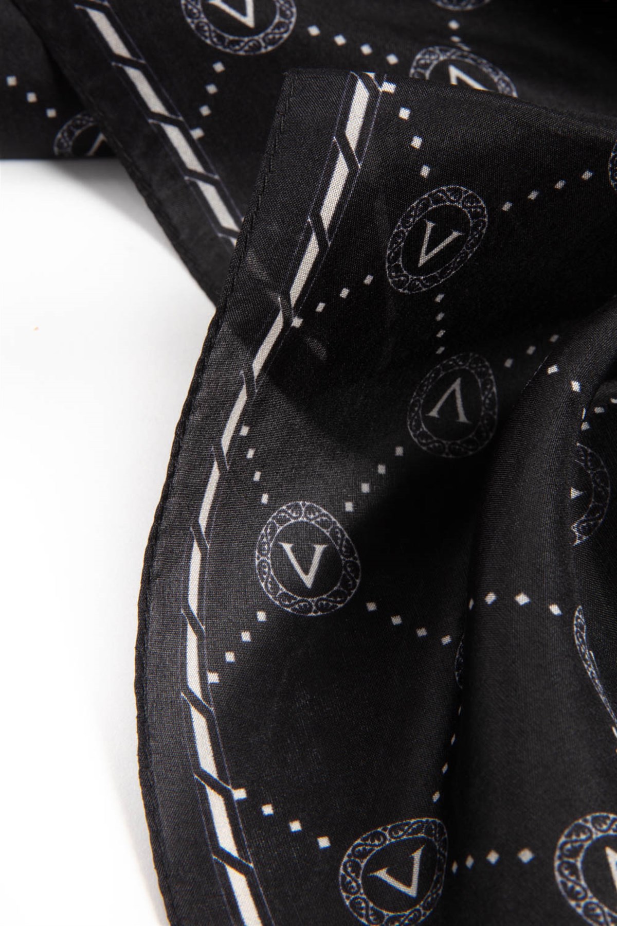 % 100 İpek V Logo Desenli Siyah - Krem Renkli 90x210 Şal