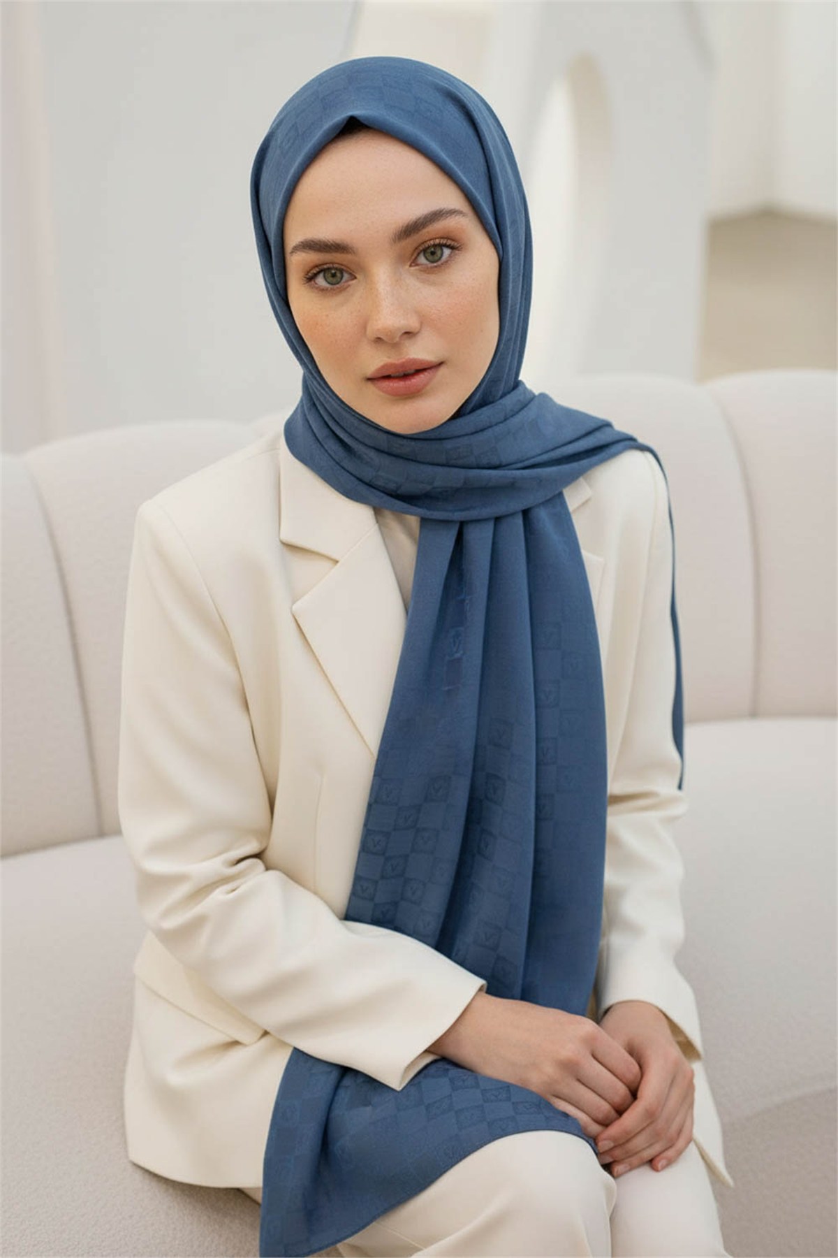Vissona %57 İPEK %43 PAMUK Monogram Desenli Bebe Mavisi Renkli Şal -  70x190 Dikiş Tipi İtalyan Dikişli