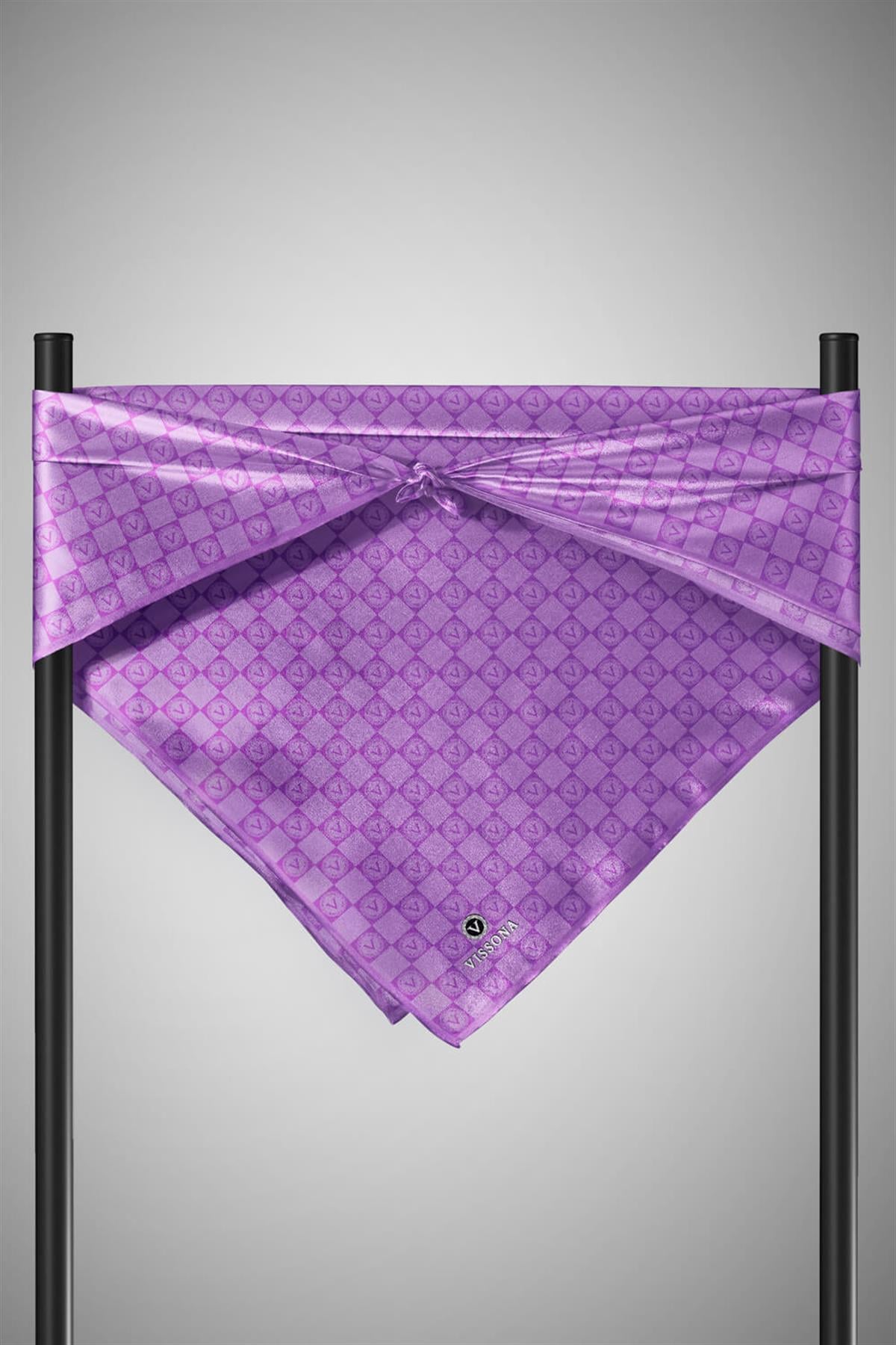 %100 Twill İpek Monogram Desenli Lila Renkli 90x90 Eşarp Dikim Şekli : El Dikişi