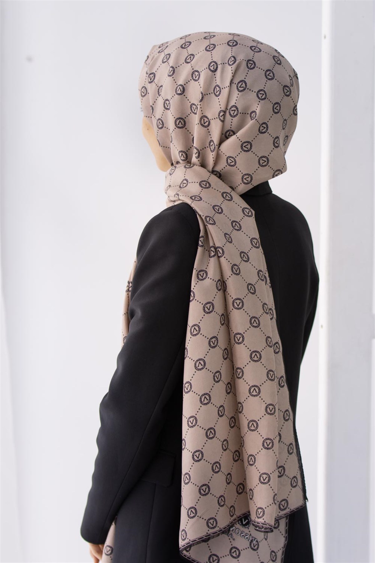 % 100 İpek V Logo Desenli Siyah - Vizon Renkli 90x210 Şal