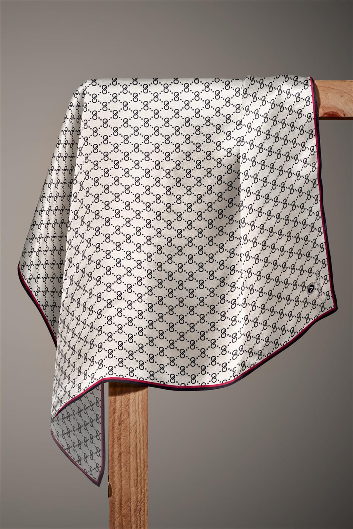 %100 Twill İpek Geometrik Desenli Siyah - Krem Renkli 90x90 Eşarp Dikim Şekli : El Dikişi