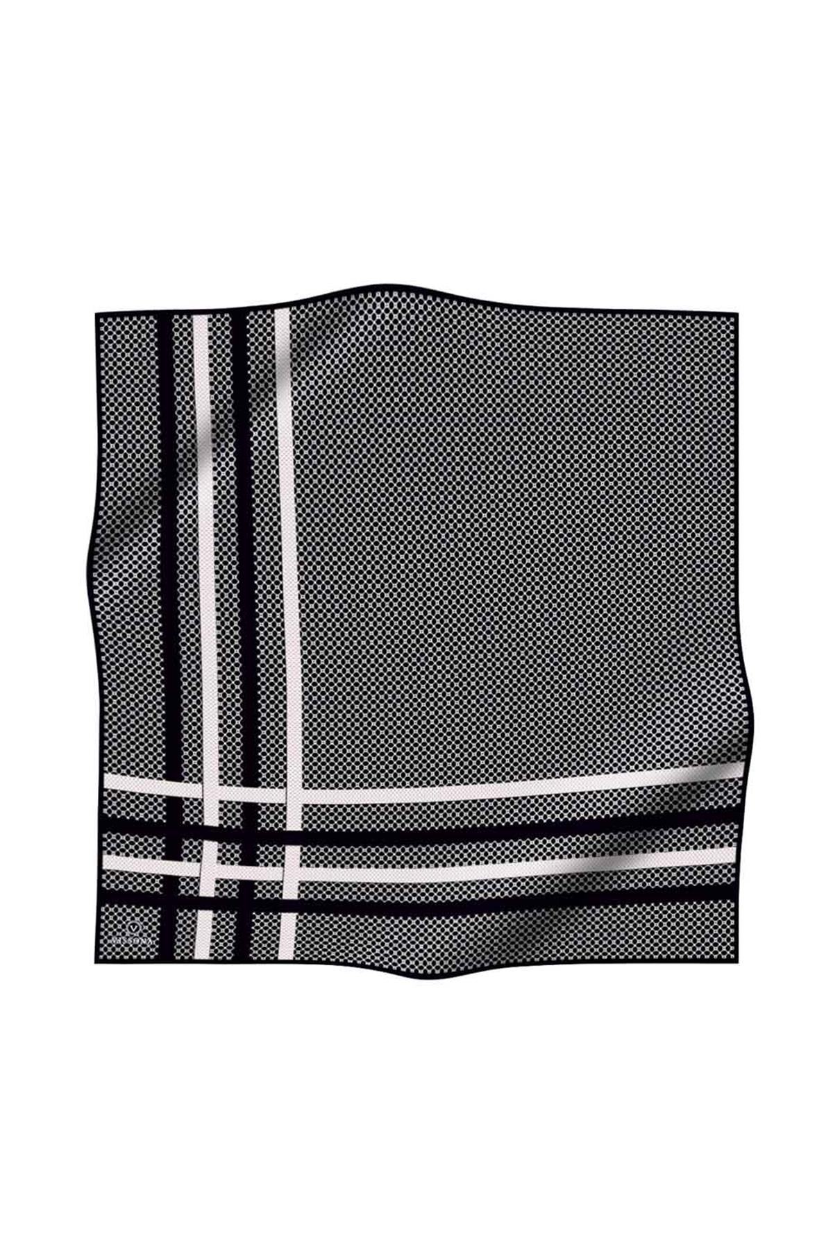 %100 Twill İpek Bantlı Monogram Desenli Siyah - Krem Renkli 90x90 Eşarp Dikim Şekli : El Dikişi