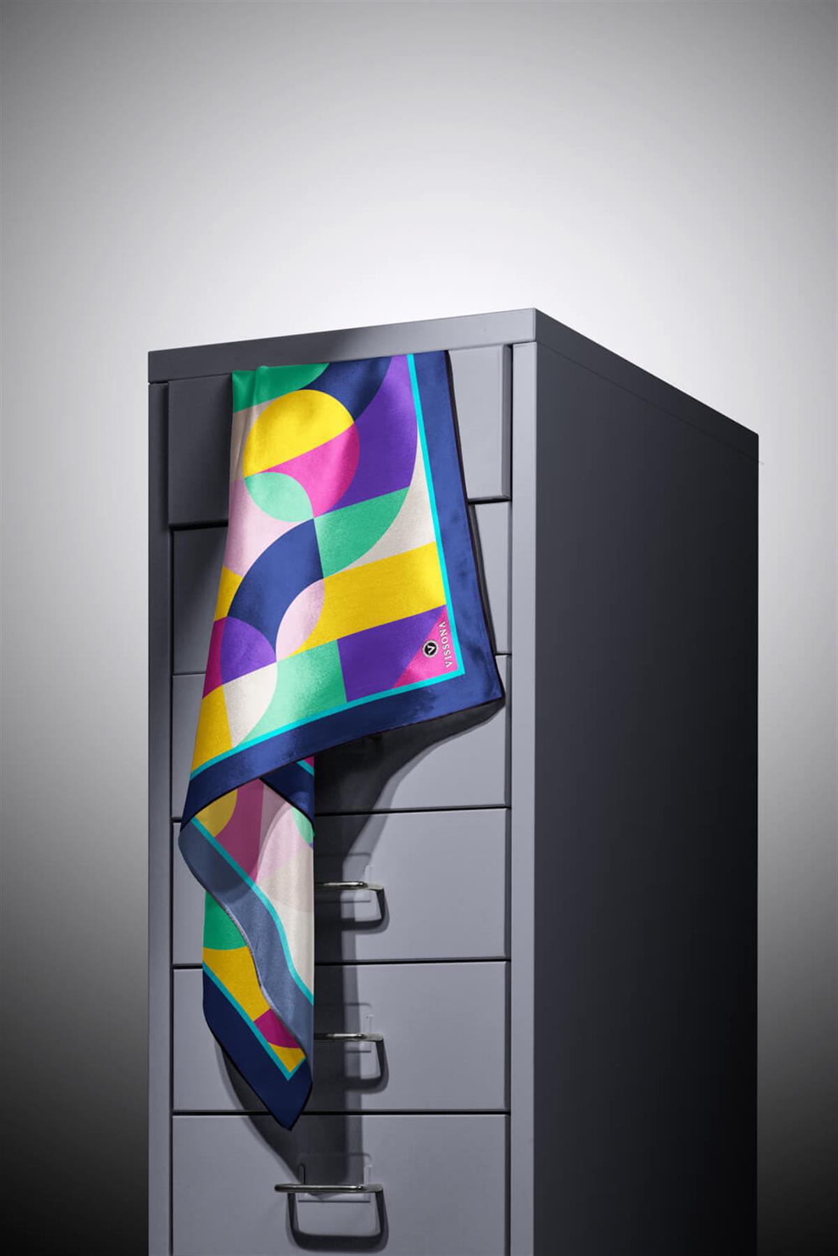 %100 Twill Renk Bloklu Çizgili Desenli Pembe - Lacivert Renkli 90x90 Eşarp Dikim Şekli: El Dikişii