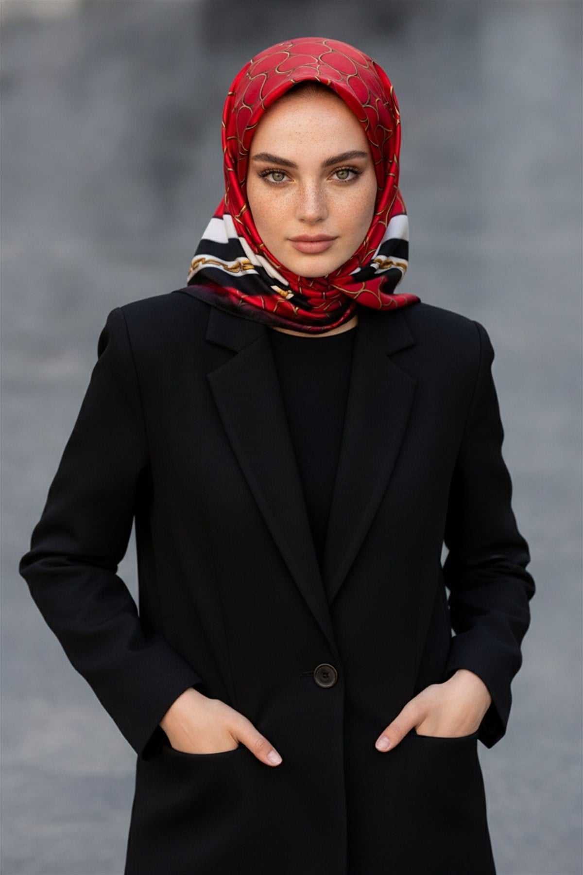%100 Twill İpek Zincir Desenli Kırmızı - Siyah Renkli 90x90 Eşarp Kenar Dikiş Şekli El Dikişli